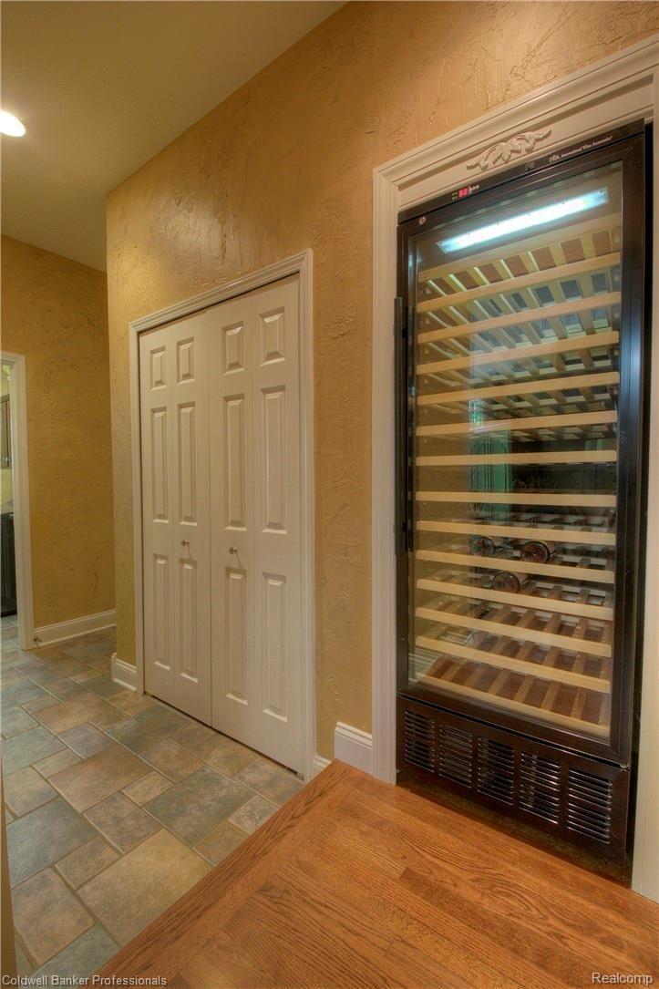 25561 Arcadia Drive Novi, MI 48374 - Photo 13 of 46 ARCADIA JG KITCHEN WINE PHOTOGRAPHER.JPG