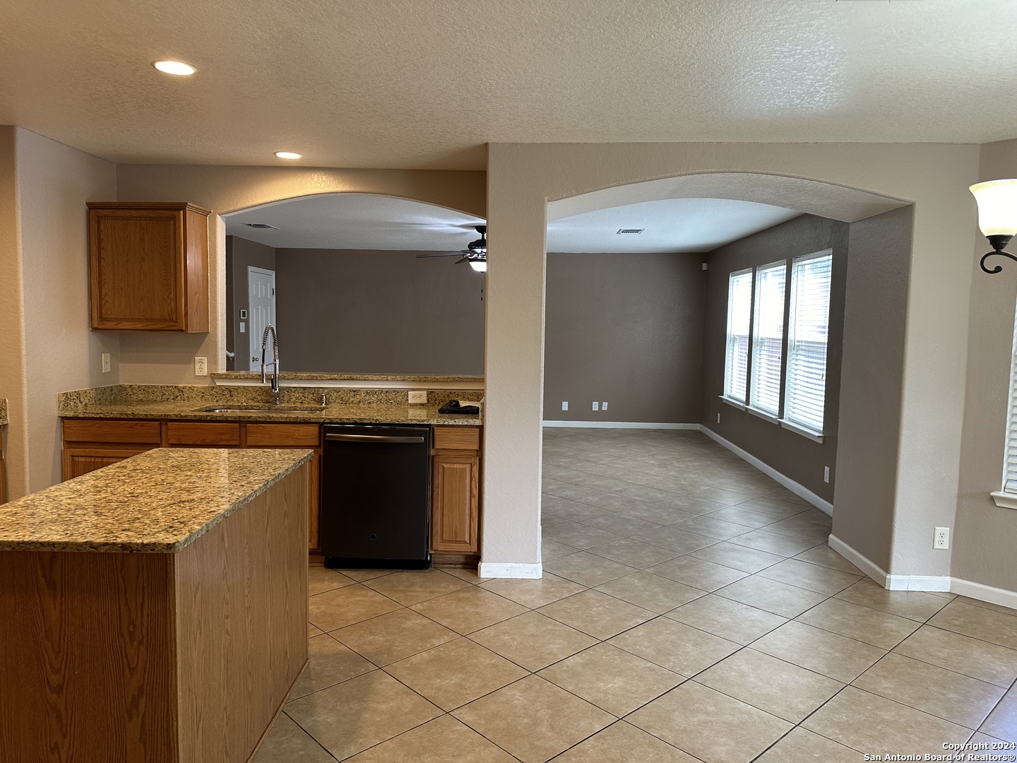 225 Woodstone Loop Cibolo, TX 78108 - Photo 10 of 33