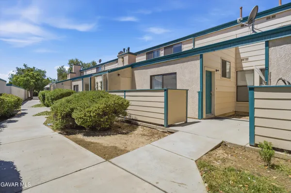 $235,000 | 44550 15th Street East, Unit 8, Lancaster, CA 93535