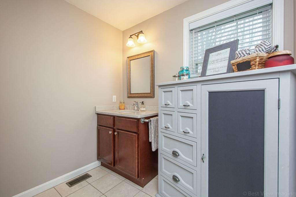 52 Eureka Street Worcester, MA 01603 - Photo 12 of 27