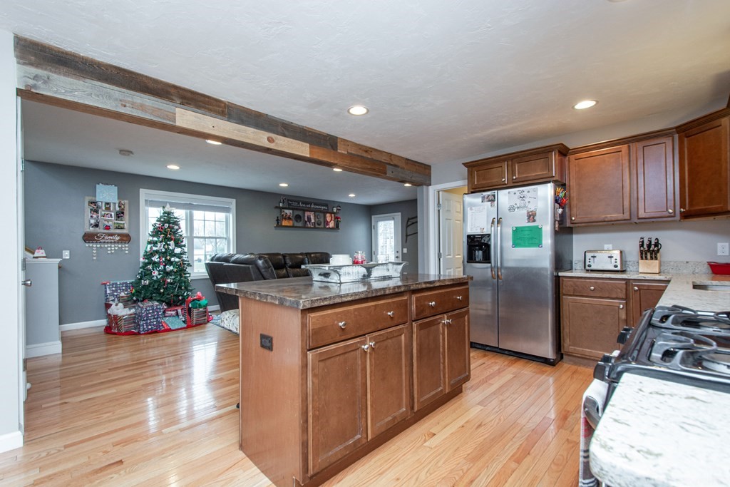 52 Eureka Street Worcester, MA 01603 - Photo 8 of 27