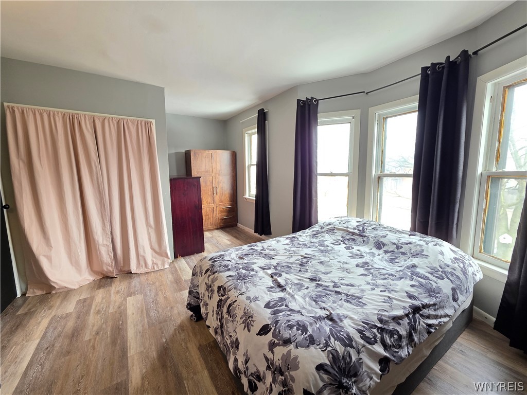170 16th Street Buffalo, NY 14213 - Photo 18 of 29 Front Unit Bedroom