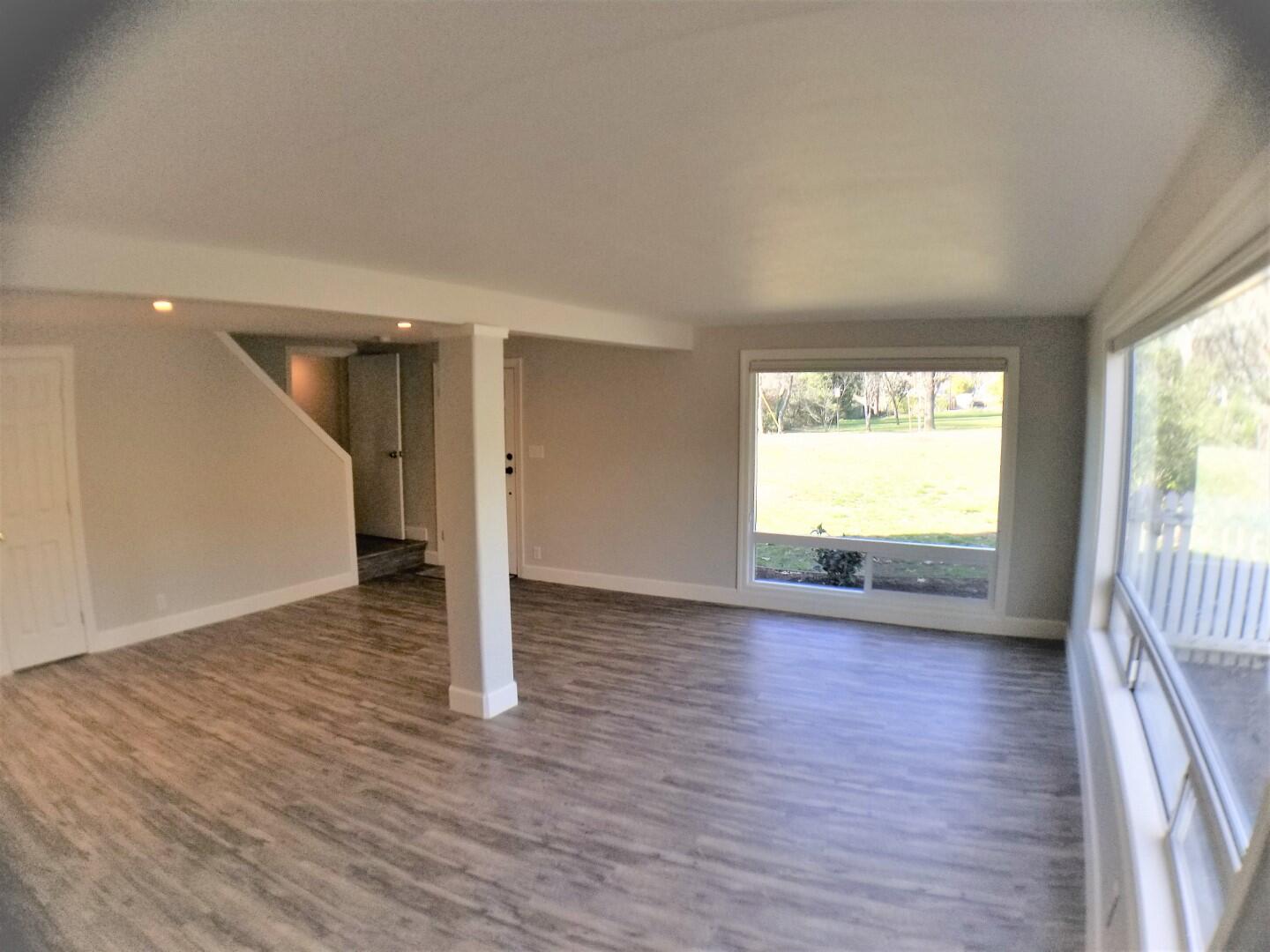 2328 Ruhl Way Medford, OR 97504 - Photo 5 of 19 Living area to front door