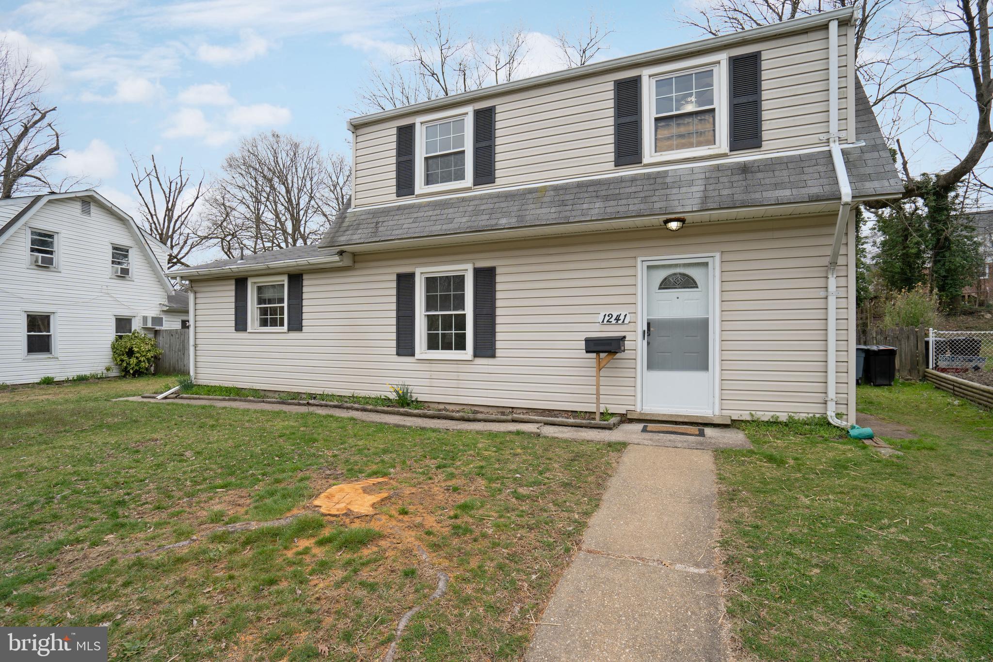 1241 Seven Oaks Road Baltimore, MD 21227 - Photo 1 of 40 Gallery Image 1