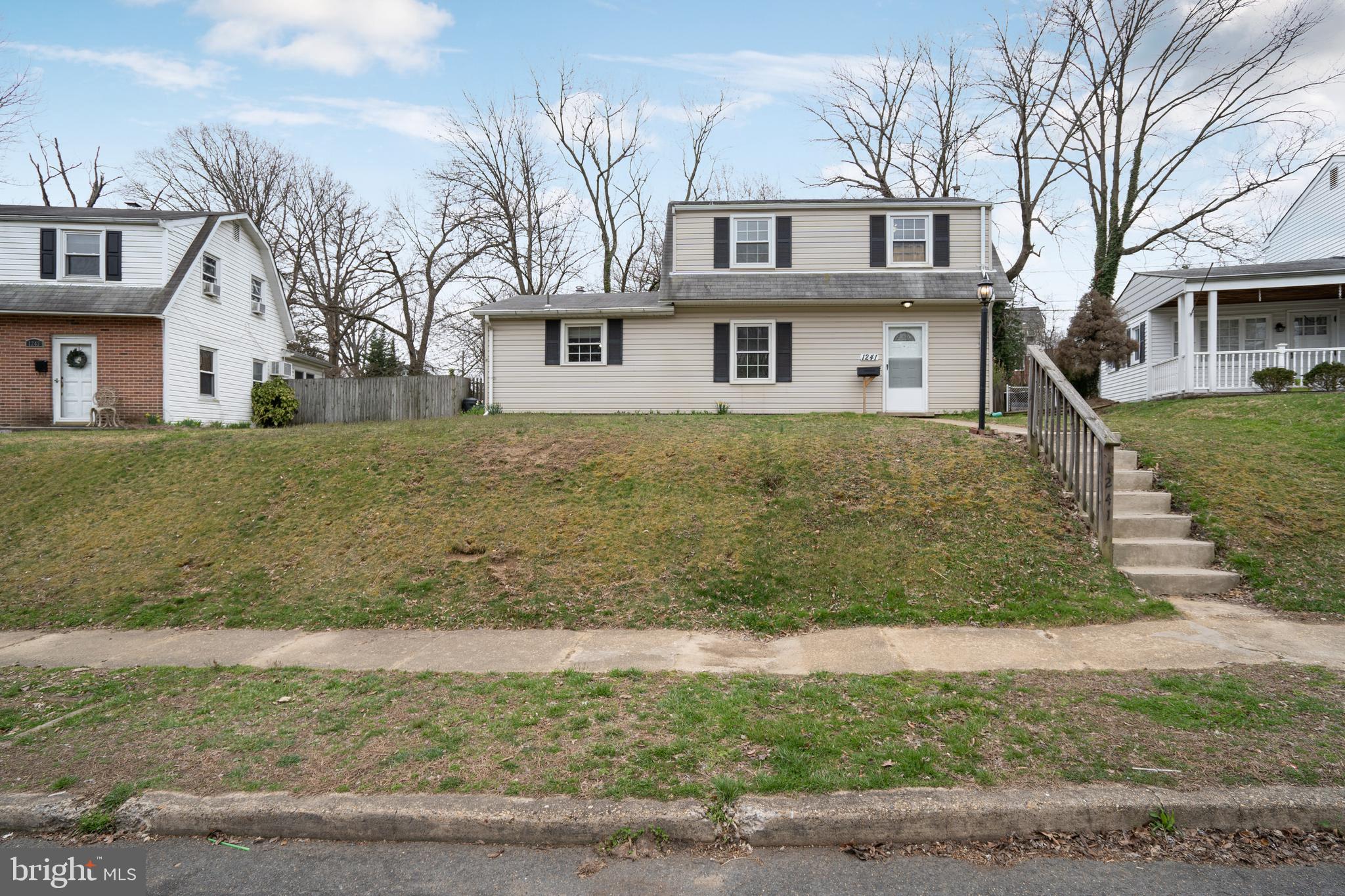 1241 Seven Oaks Road Baltimore, MD 21227 - Photo 2 of 40 Gallery Image 2