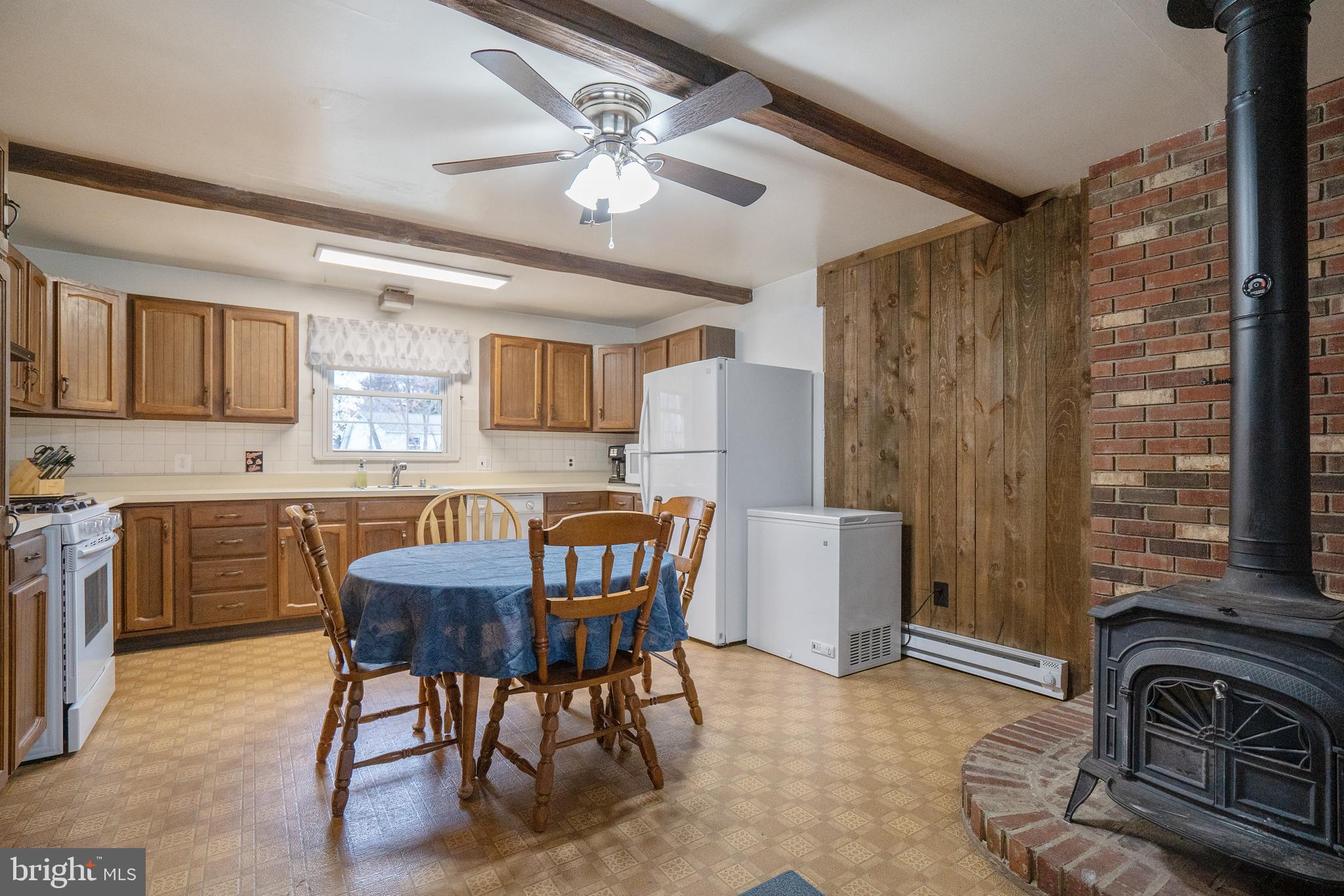 1241 Seven Oaks Road Baltimore, MD 21227 - Photo 11 of 40 Gallery Image 11