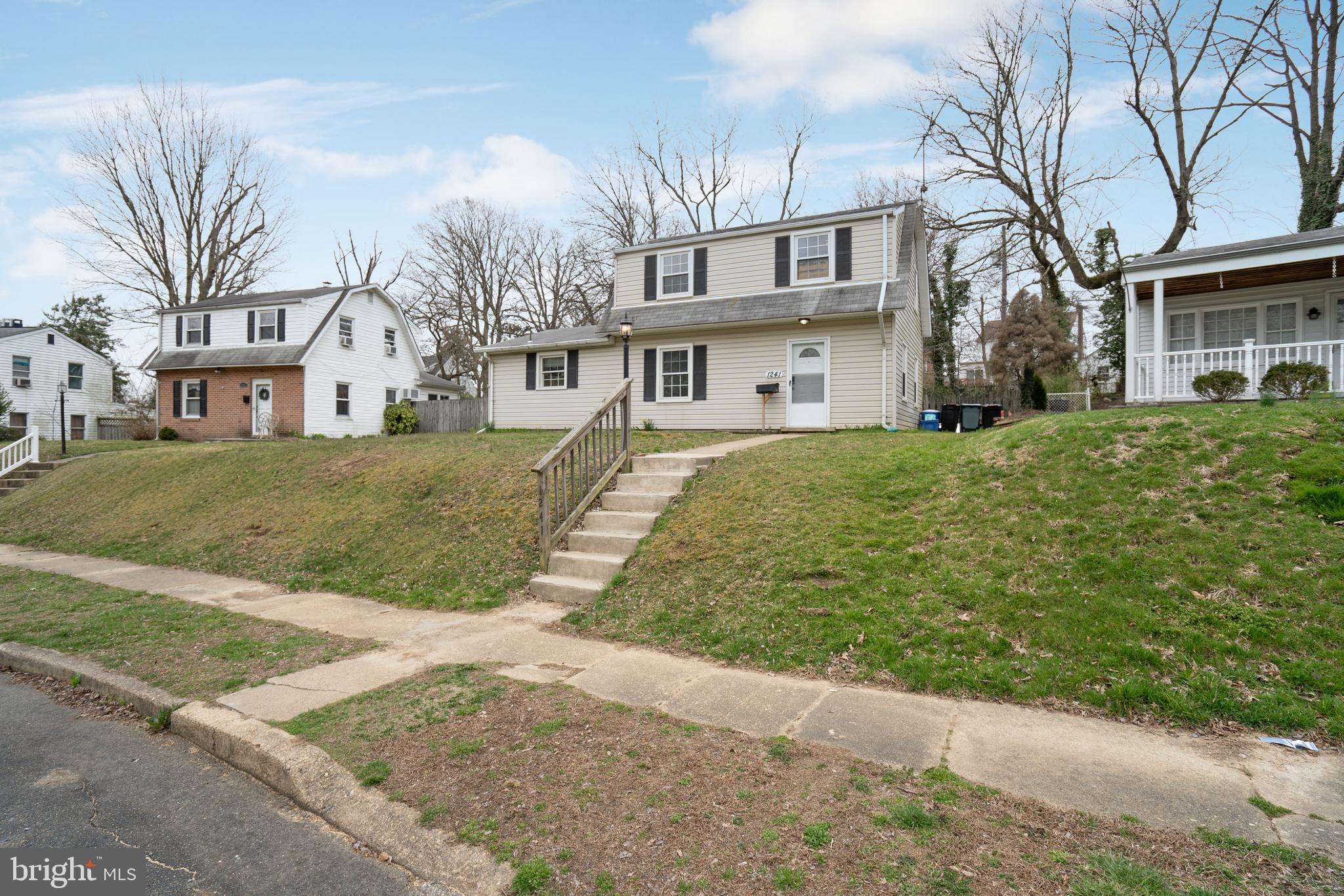 1241 Seven Oaks Road Baltimore, MD 21227 - Photo 4 of 40 Gallery Image 4