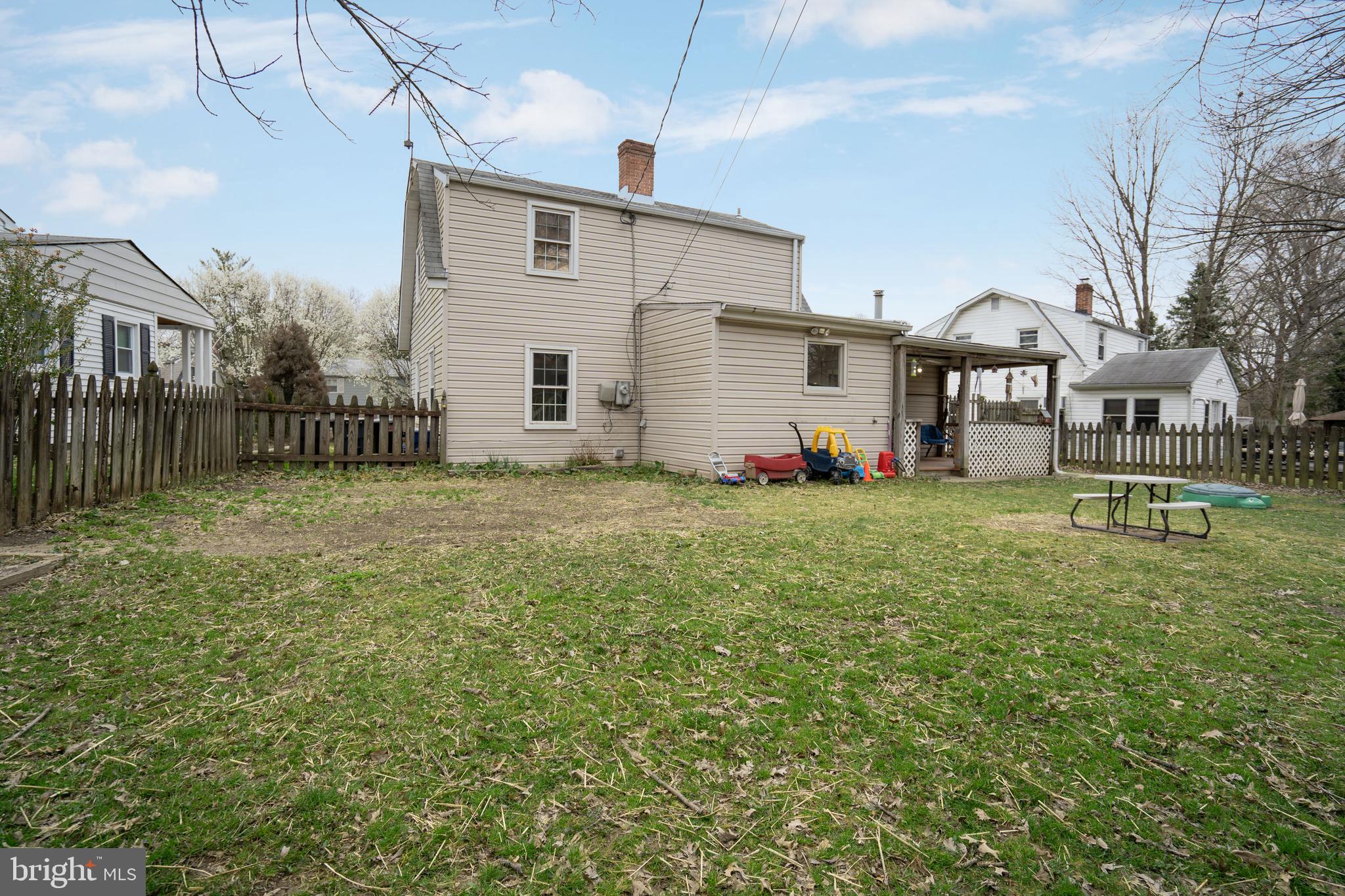 1241 Seven Oaks Road Baltimore, MD 21227 - Photo 36 of 40 Gallery Image 36