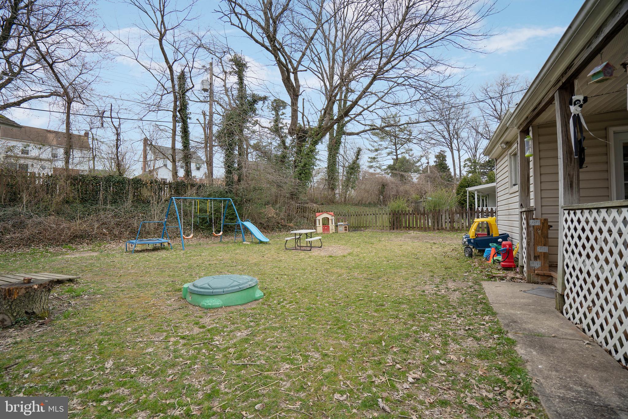 1241 Seven Oaks Road Baltimore, MD 21227 - Photo 37 of 40 Gallery Image 37