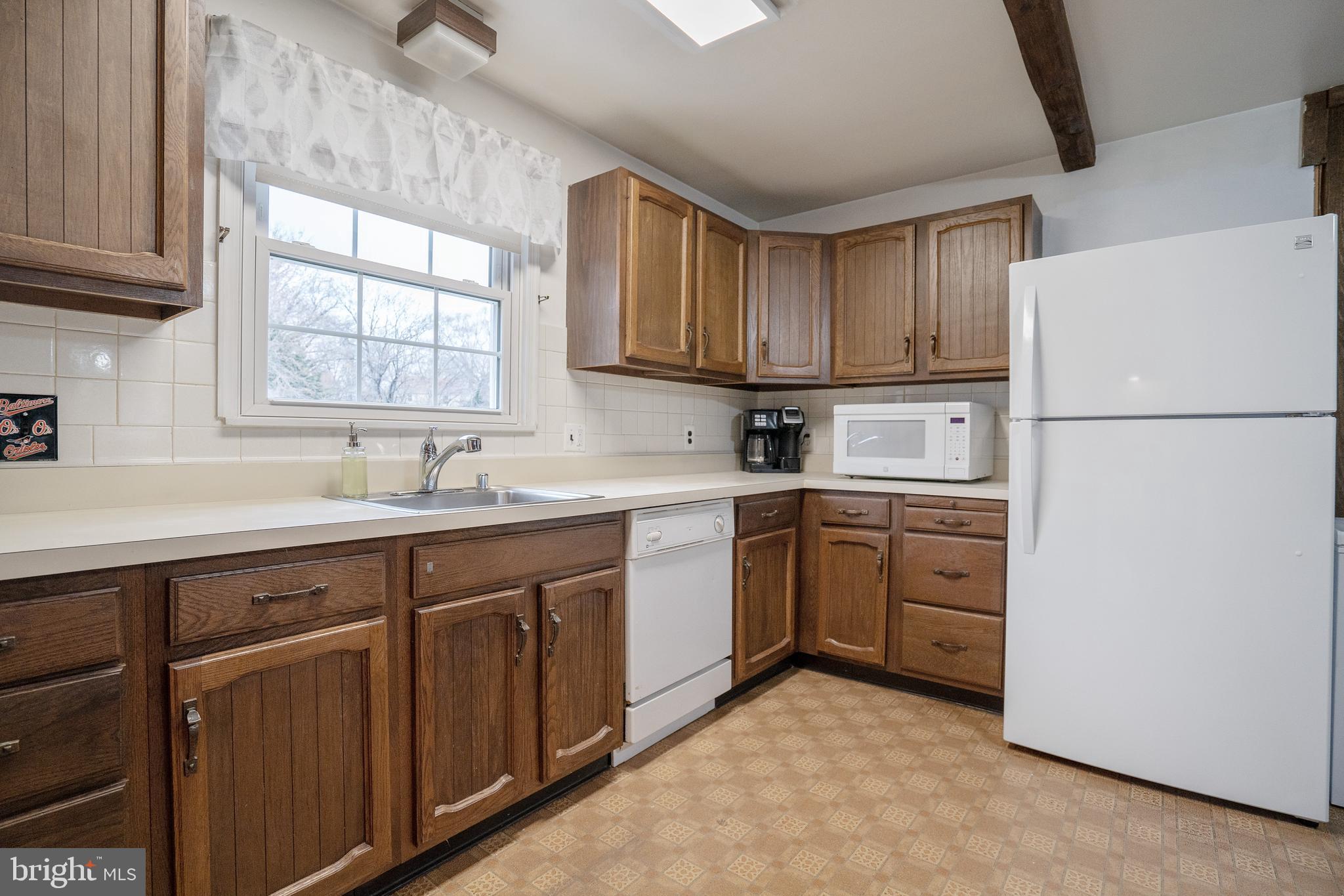 1241 Seven Oaks Road Baltimore, MD 21227 - Photo 7 of 40 Gallery Image 7