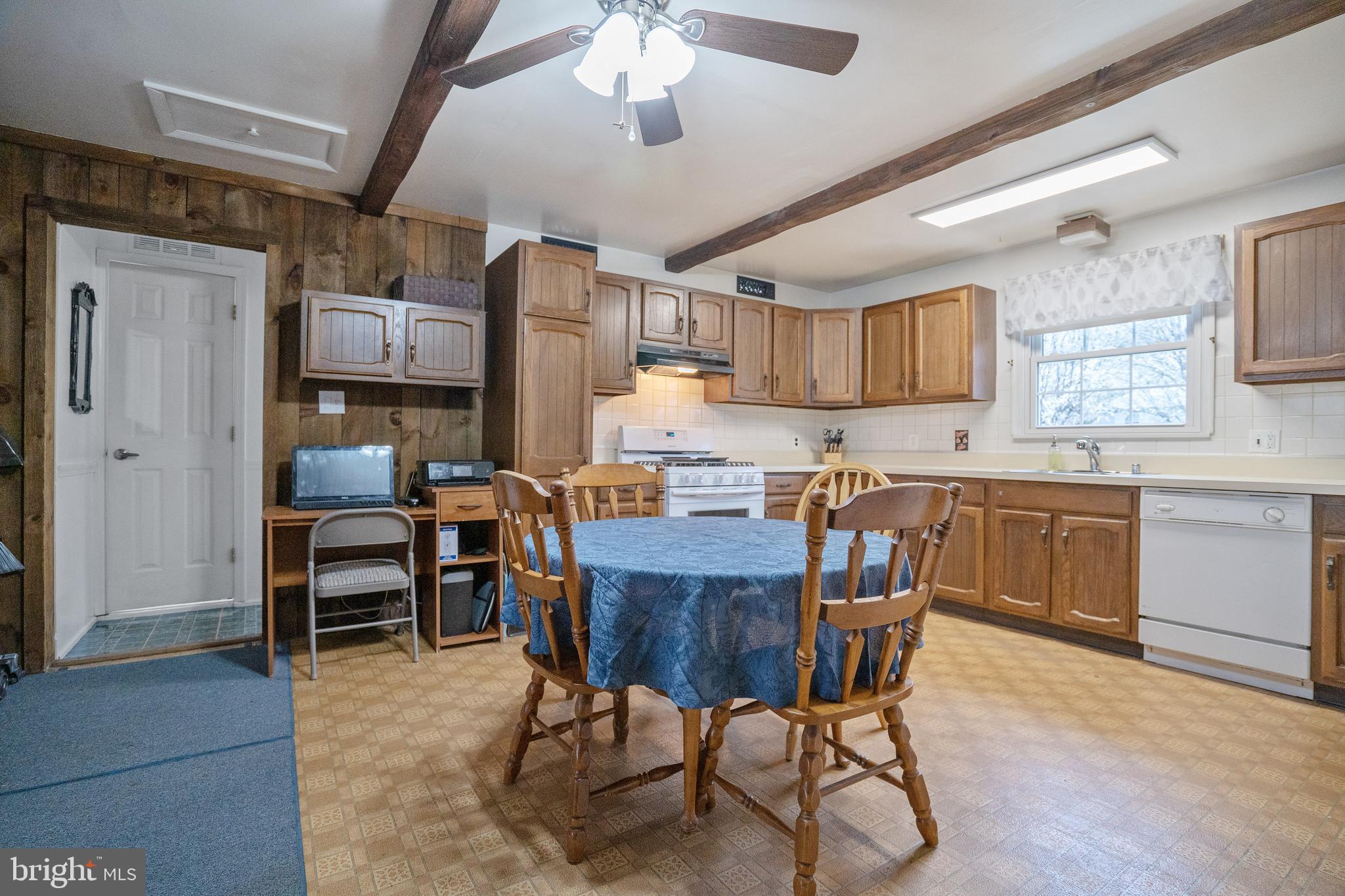 1241 Seven Oaks Road Baltimore, MD 21227 - Photo 10 of 40 Gallery Image 10