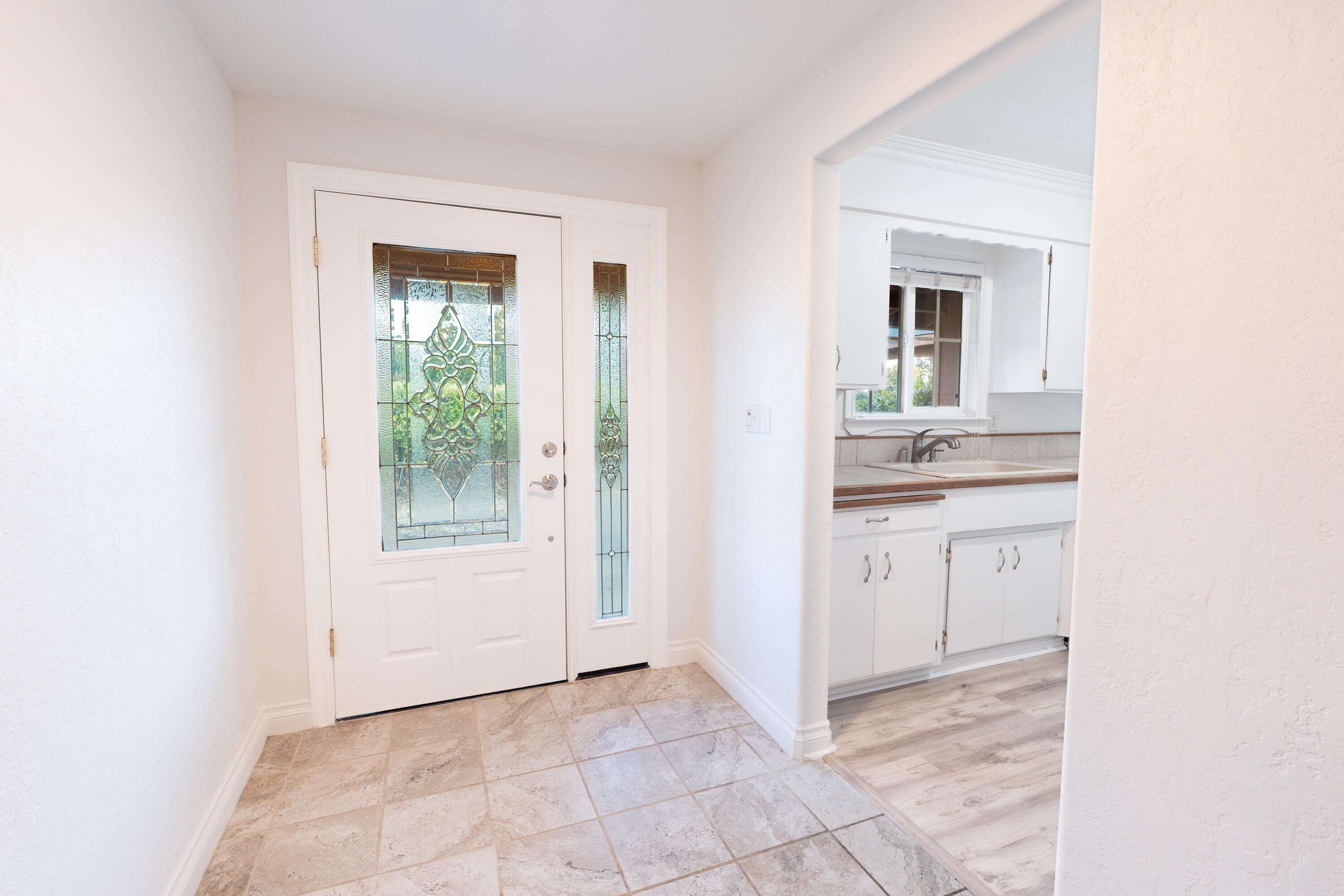 13990 South Fork Road Igo, CA 96047 - Photo 6 of 38 Front Entrance