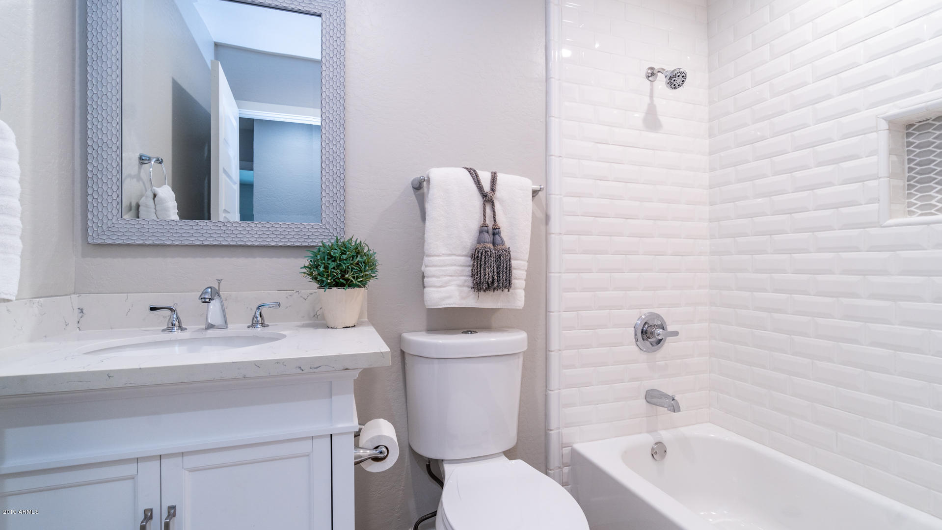 1628 West Maldonado Road Phoenix, AZ 85041 - Photo 11 of 21 Hallway Bathroom
