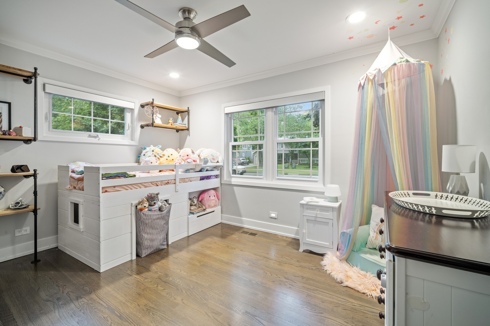 505 Pine Court Lake Bluff, IL 60044 - Photo 16 of 29 a kitchen with a stove a sink and a refrigerator