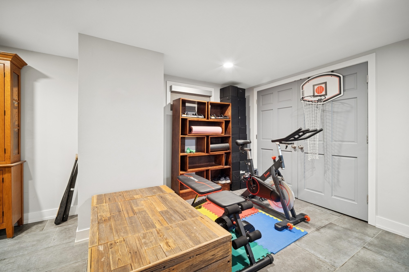 505 Pine Court Lake Bluff, IL 60044 - Photo 19 of 29 a view of a room with gym equipment
