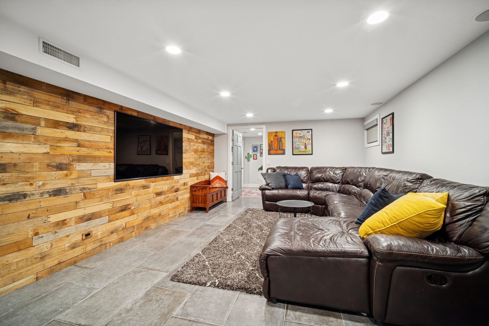 505 Pine Court Lake Bluff, IL 60044 - Photo 21 of 29 a living room with furniture and a flat screen tv