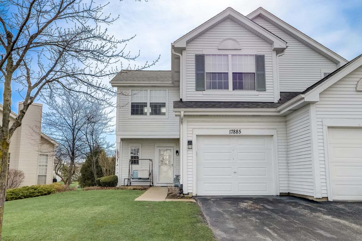 17885 Braewick Road, Unit 17217 Gurnee, IL 60031 - Photo 1 of 35 a front view of a house with a yard