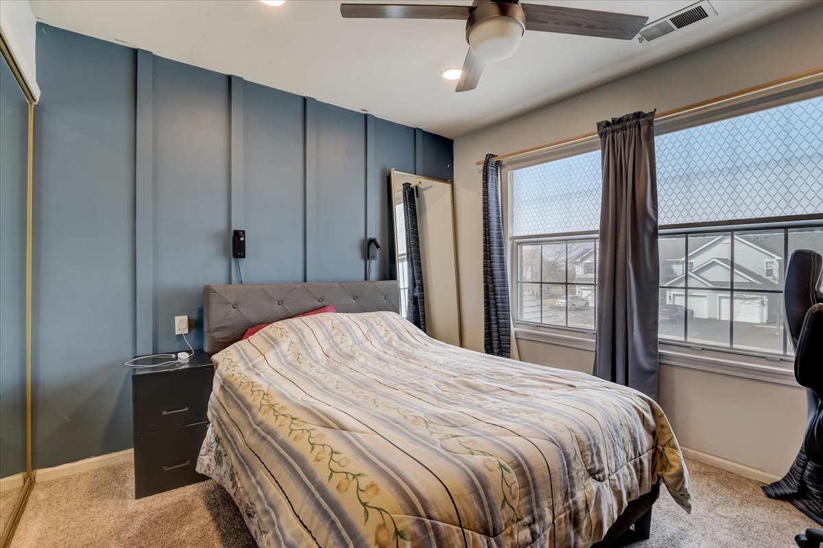 17885 Braewick Road, Unit 17217 Gurnee, IL 60031 - Photo 25 of 35 a bedroom with a large bed and a large window