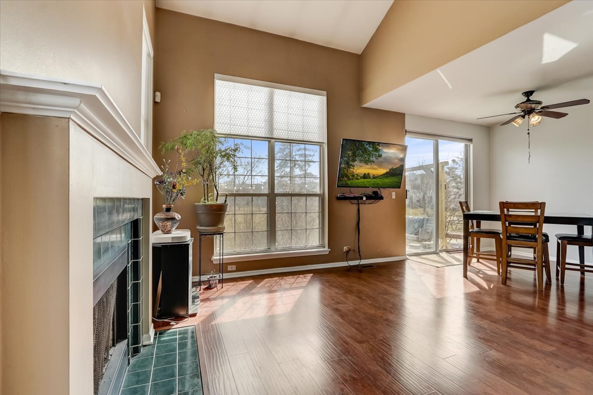 17885 Braewick Road, Unit 17217 Gurnee, IL 60031 - Photo 8 of 35 a view of a livingroom with furniture and staircase