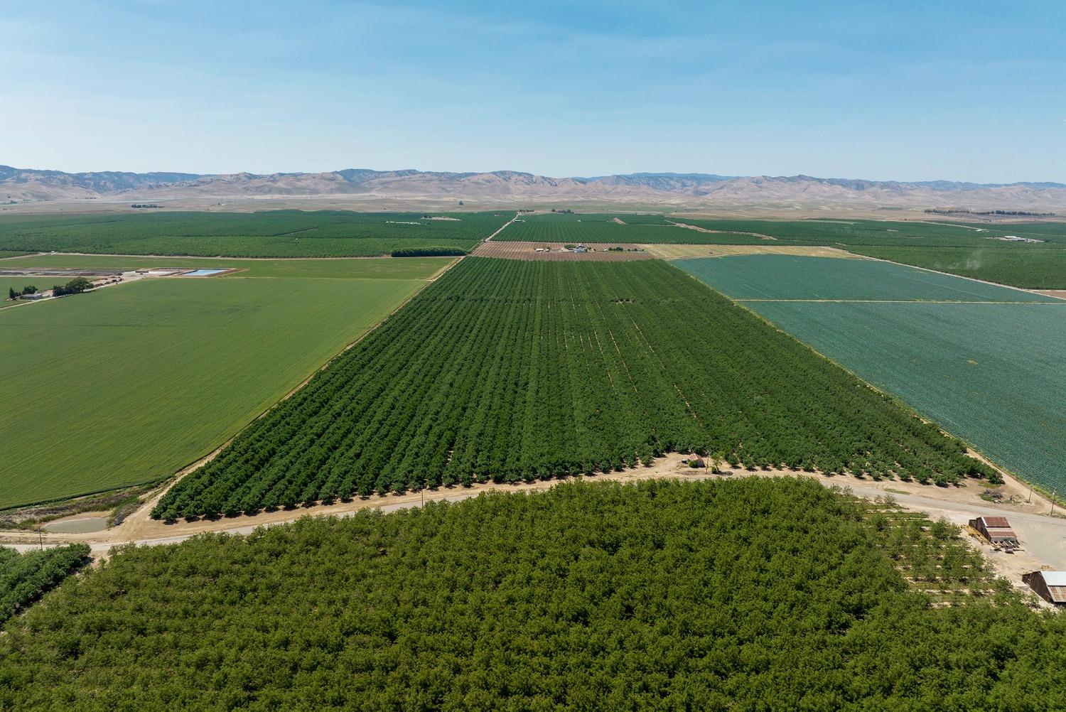 100 Draper Road Gustine, CA 95322 - Photo 11 of 24 a view of a field with an ocean