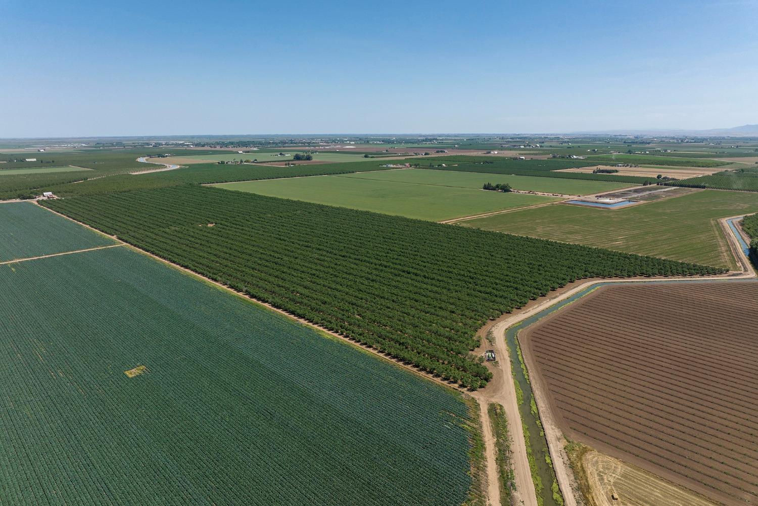 100 Draper Road Gustine, CA 95322 - Photo 16 of 24 a view of a city and an ocean view