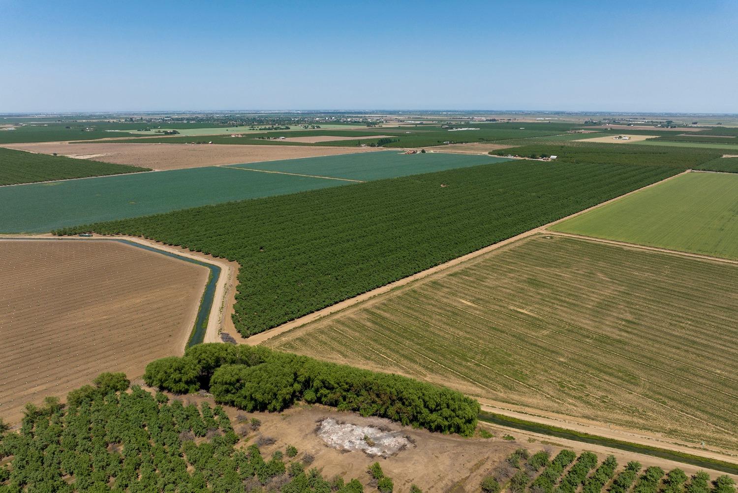 100 Draper Road Gustine, CA 95322 - Photo 19 of 24 a view of a field with an ocean view