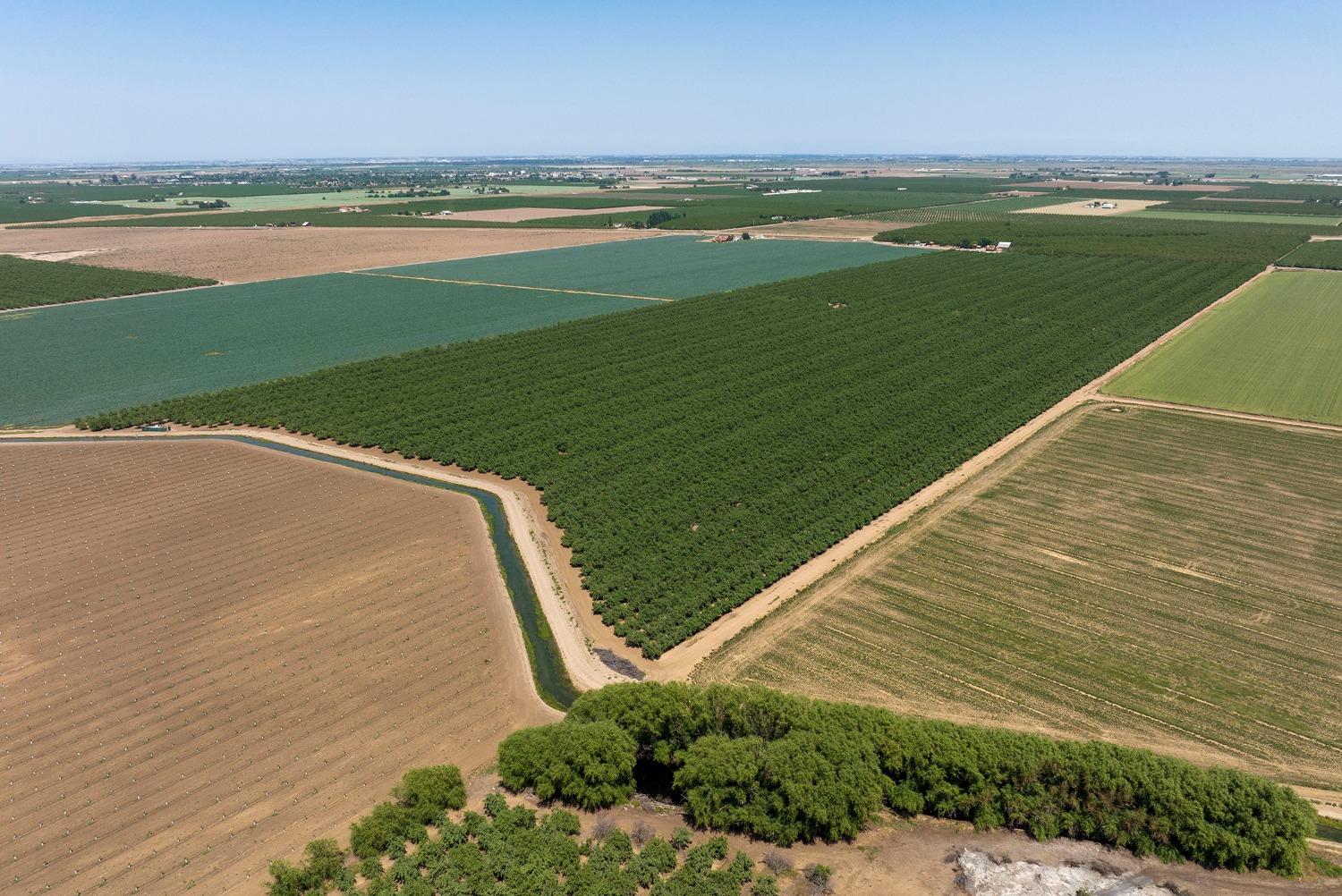 100 Draper Road Gustine, CA 95322 - Photo 20 of 24 a view of a lake with a yard