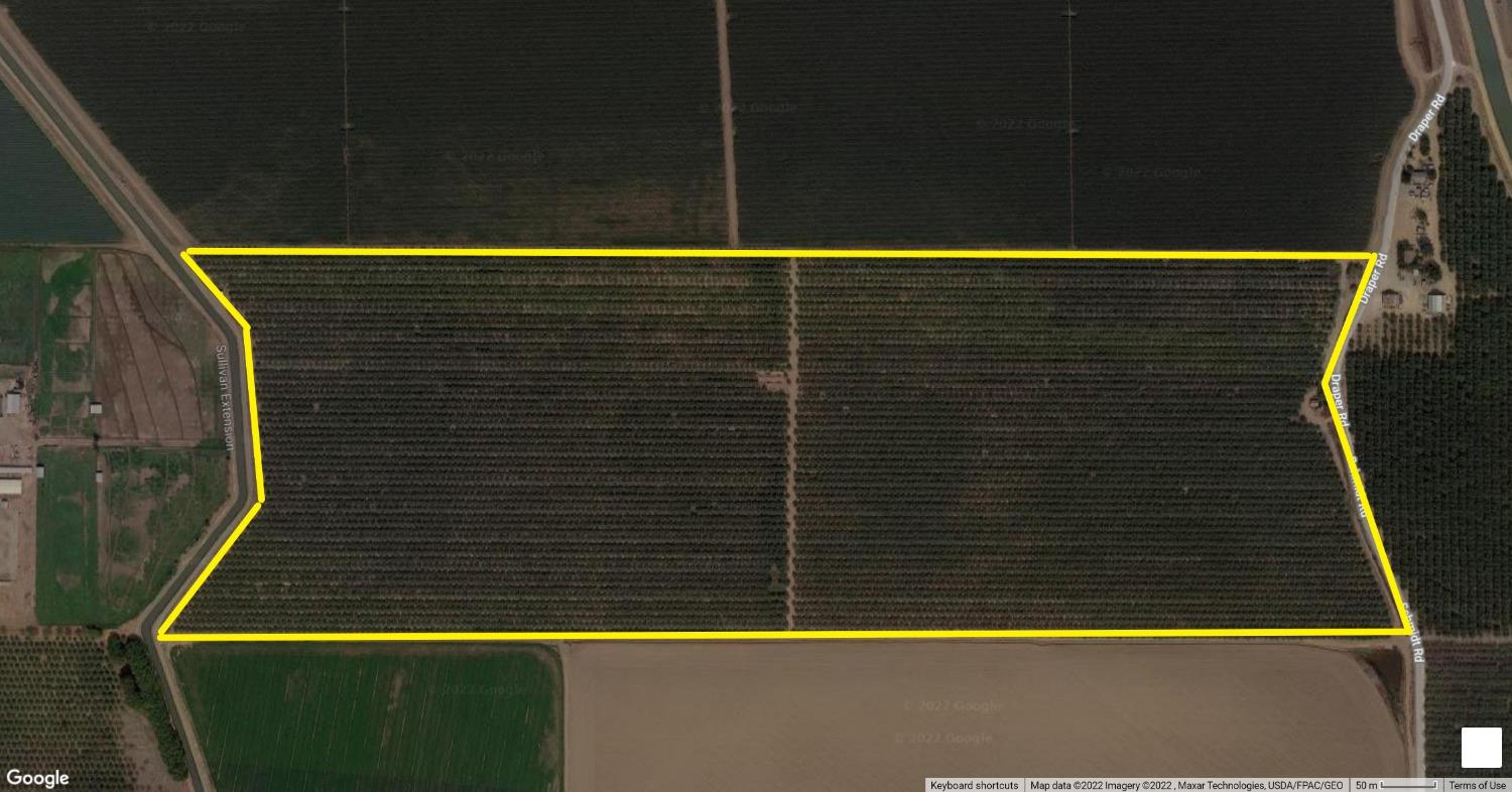 100 Draper Road Gustine, CA 95322 - Photo 10 of 24 a bathroom with a shower