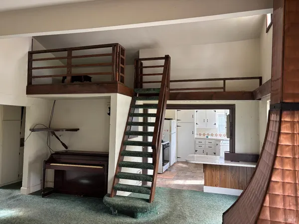 a view of a small yard