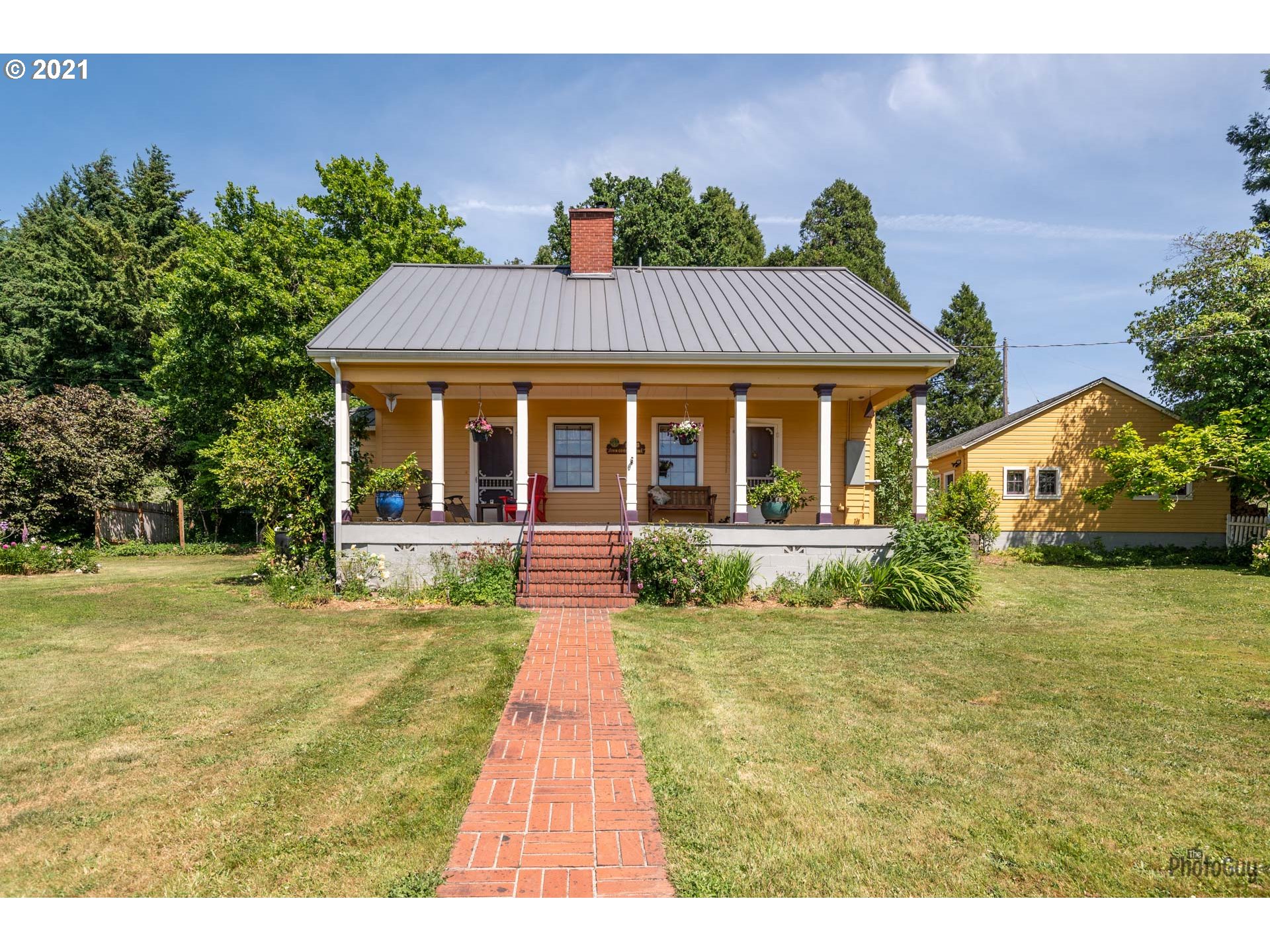 32481 Howard Loop Cottage Grove, OR 97424 - Photo 2 of 32 Gallery Image 2