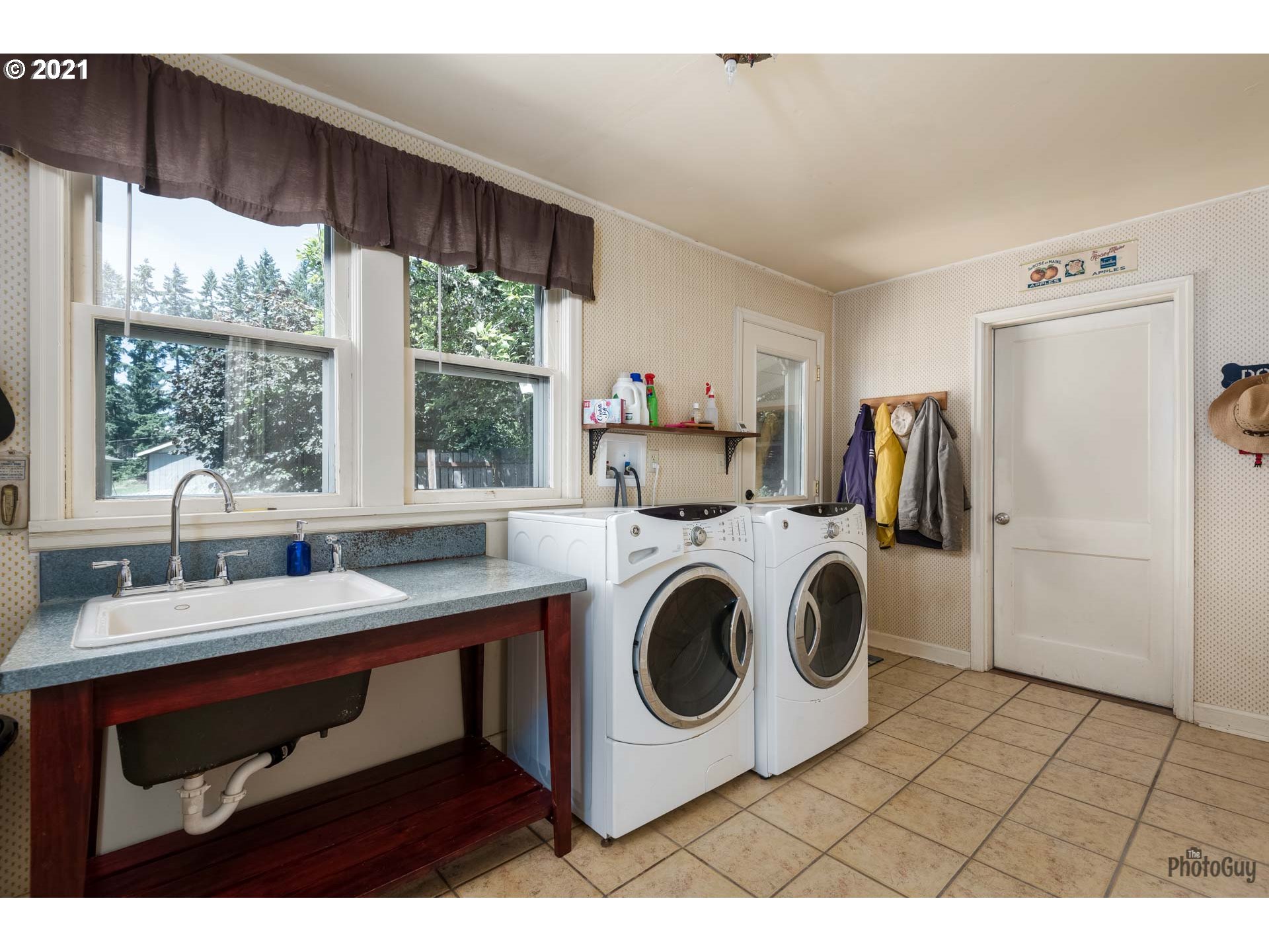 32481 Howard Loop Cottage Grove, OR 97424 - Photo 12 of 32 Gallery Image 12