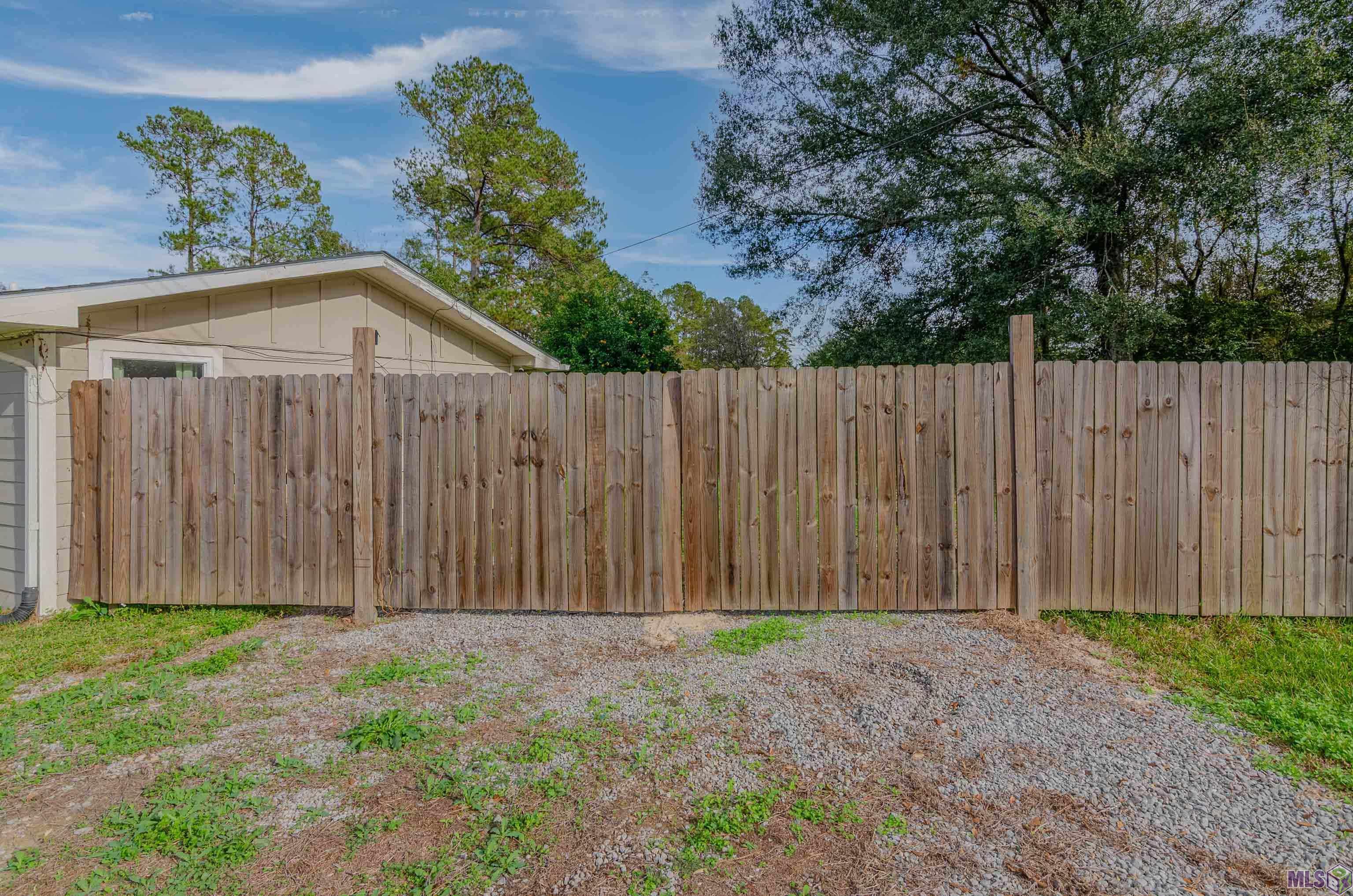 11274 Arnold Road Denham Springs, LA 70726 - Photo 19 of 24 Side Wood Gate