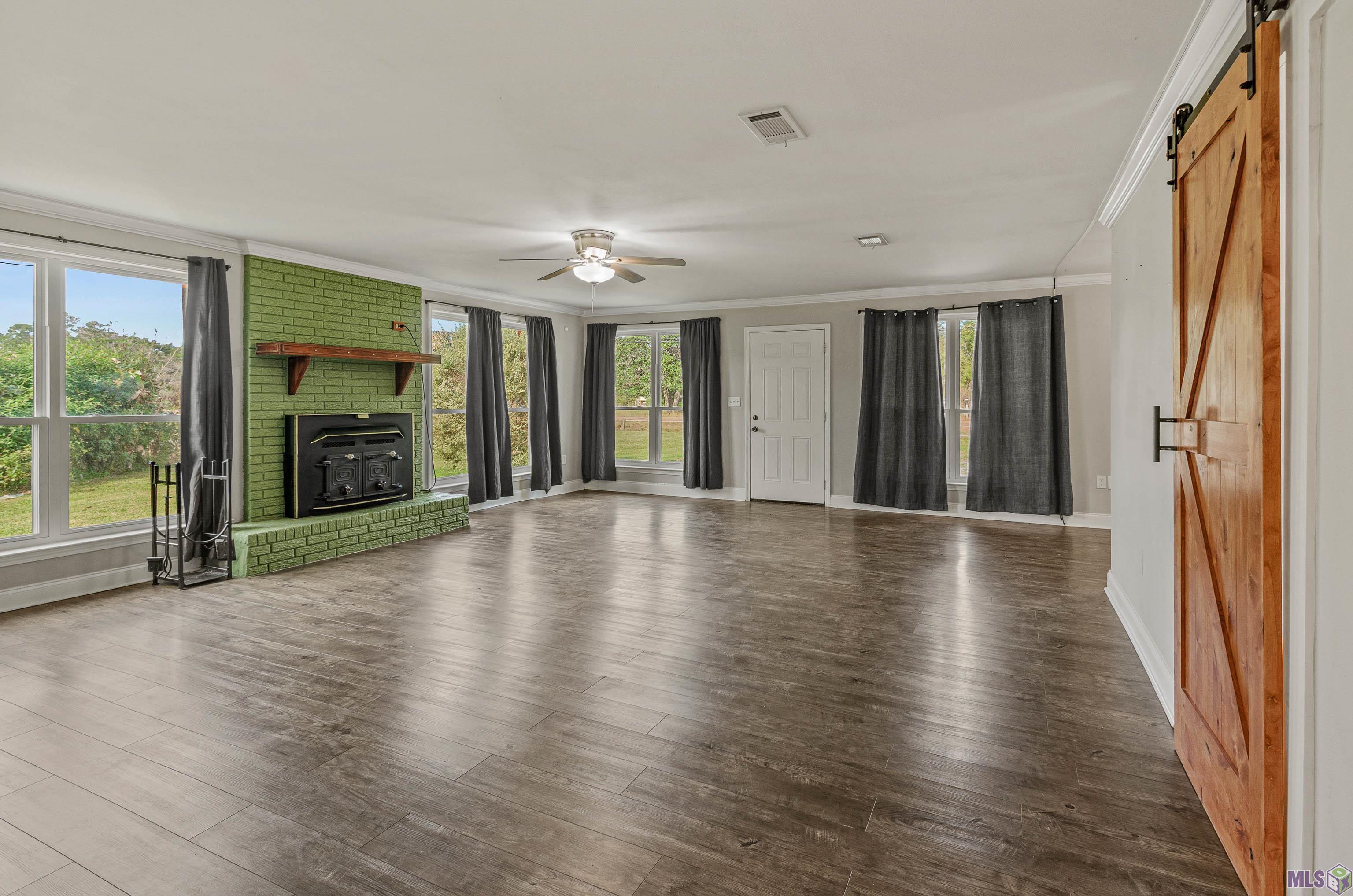 11274 Arnold Road Denham Springs, LA 70726 - Photo 4 of 24 Family Room