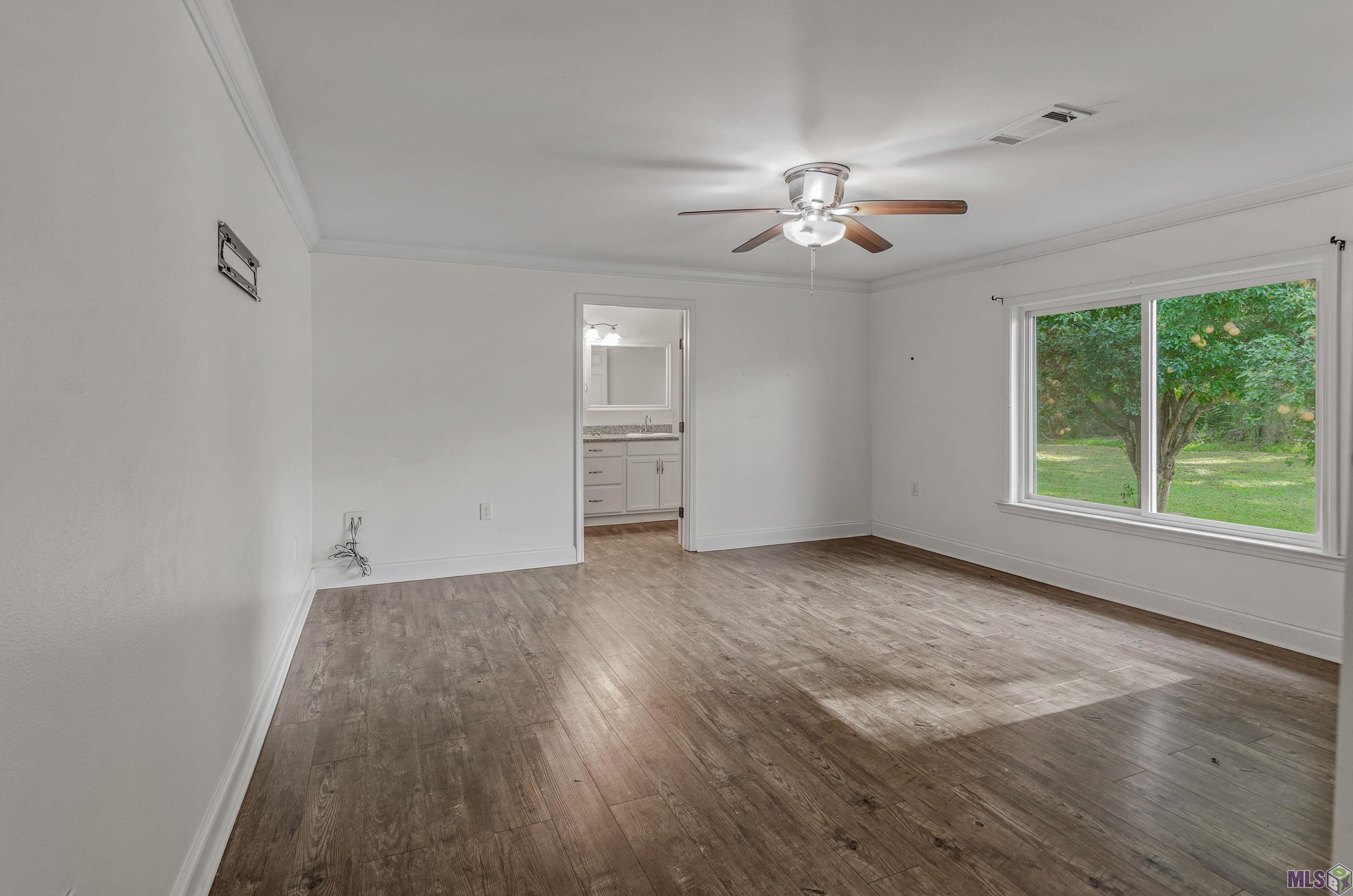 11274 Arnold Road Denham Springs, LA 70726 - Photo 9 of 24 Primary Suite