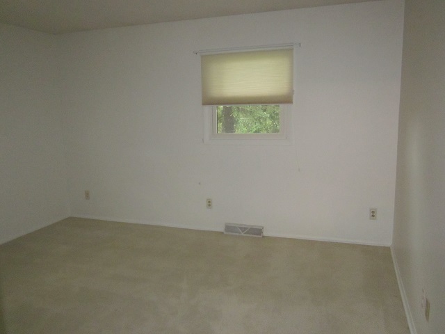 208 Linder Lane Rochelle, IL 61068 - Photo 13 of 25 an empty room with a window