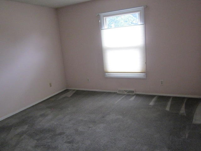 208 Linder Lane Rochelle, IL 61068 - Photo 14 of 25 an empty room with a window