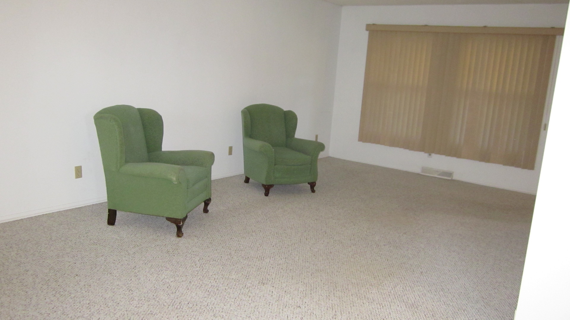 208 Linder Lane Rochelle, IL 61068 - Photo 3 of 25 a living room with furniture and a chair