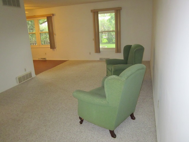 208 Linder Lane Rochelle, IL 61068 - Photo 4 of 25 a living room with furniture and a window