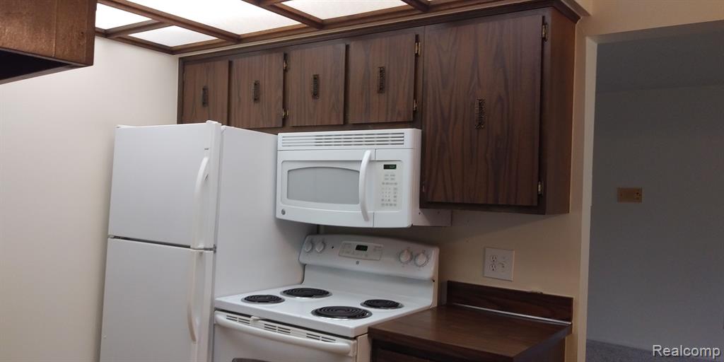 29157 Hayes Road, Unit B6 Warren, MI 48088 - Photo 16 of 26