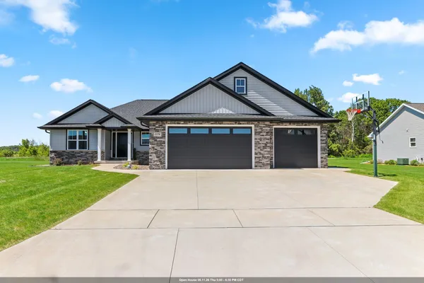$630,000 | 2174 Potter Drive, De Pere, WI 54115