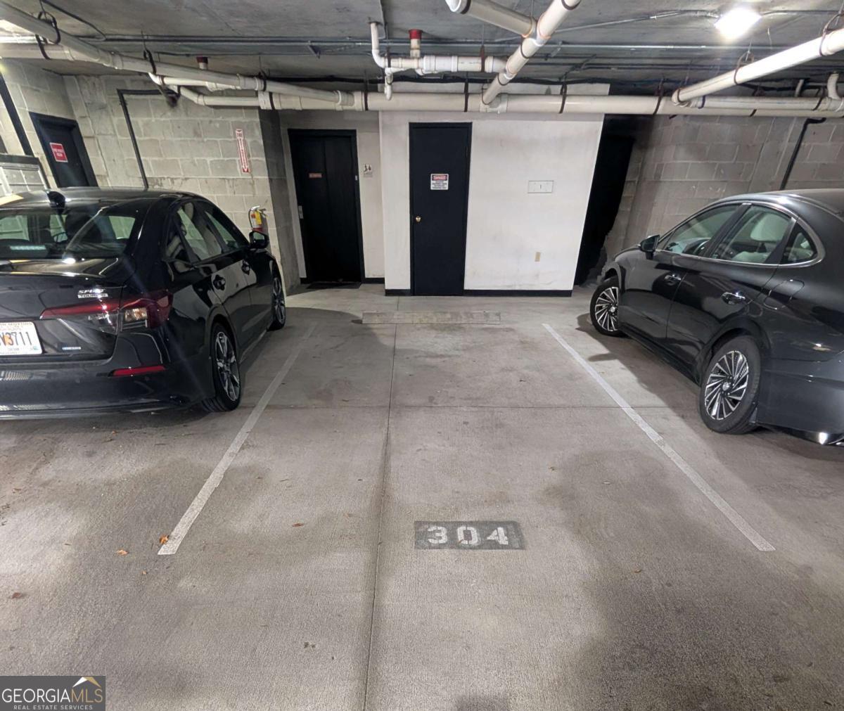 304 West Jones Street Savannah, GA 31401 - Photo 5 of 26 Dedicated parking spot