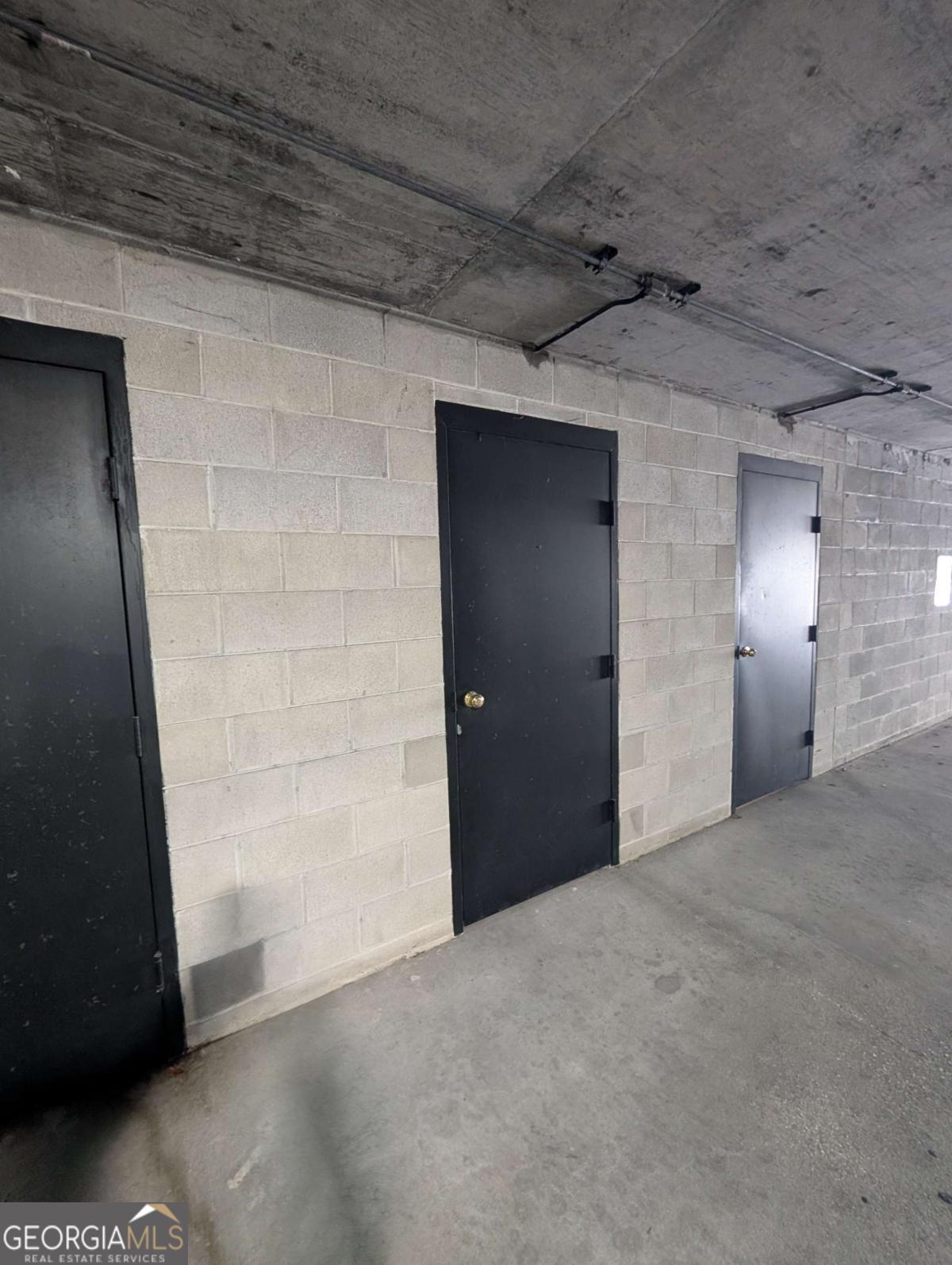 304 West Jones Street Savannah, GA 31401 - Photo 6 of 26 Storage unit