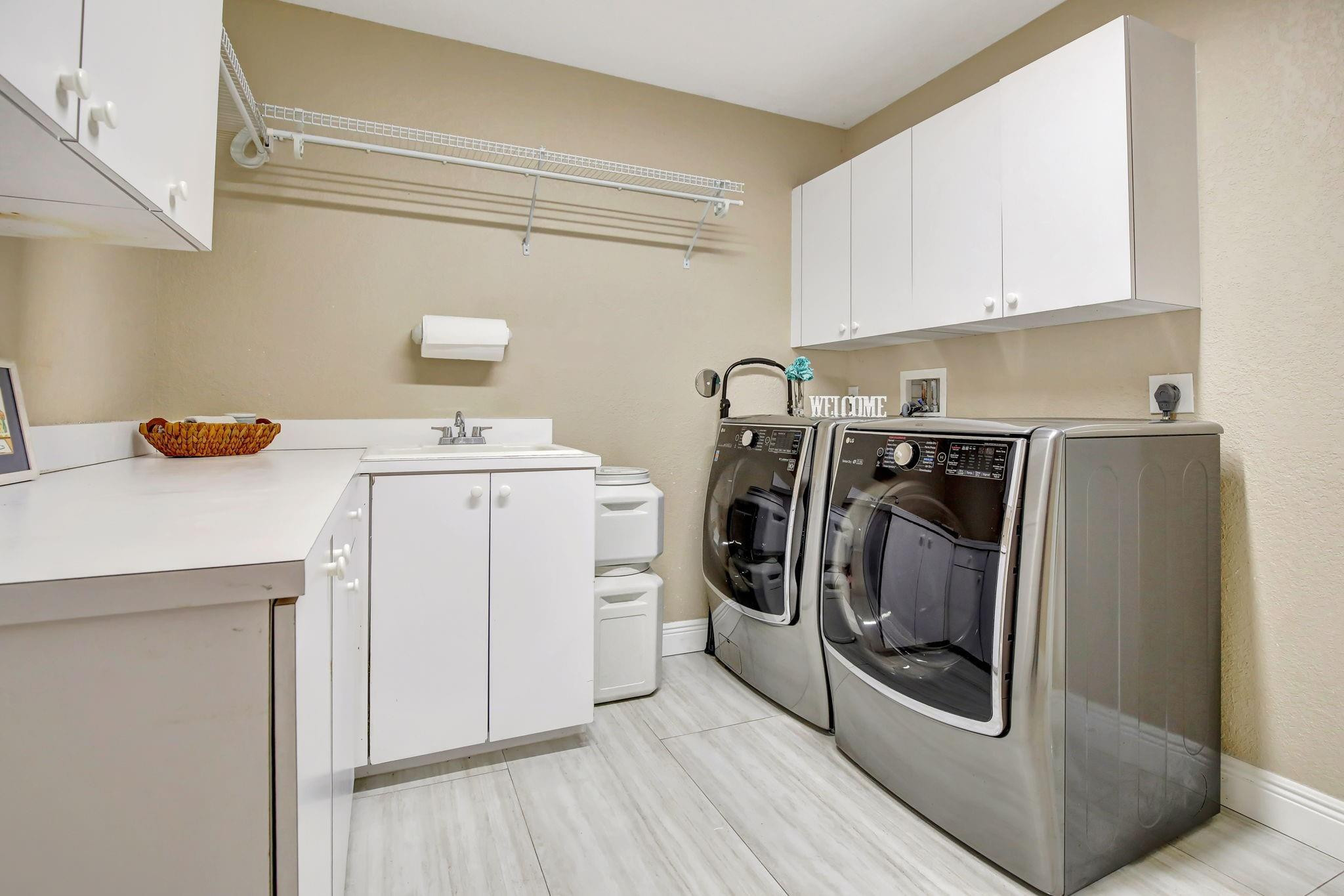 2529 Eagle Run Circle Fort Lauderdale, FL 33327 - Photo 62 of 74 a utility room with dryer and washer