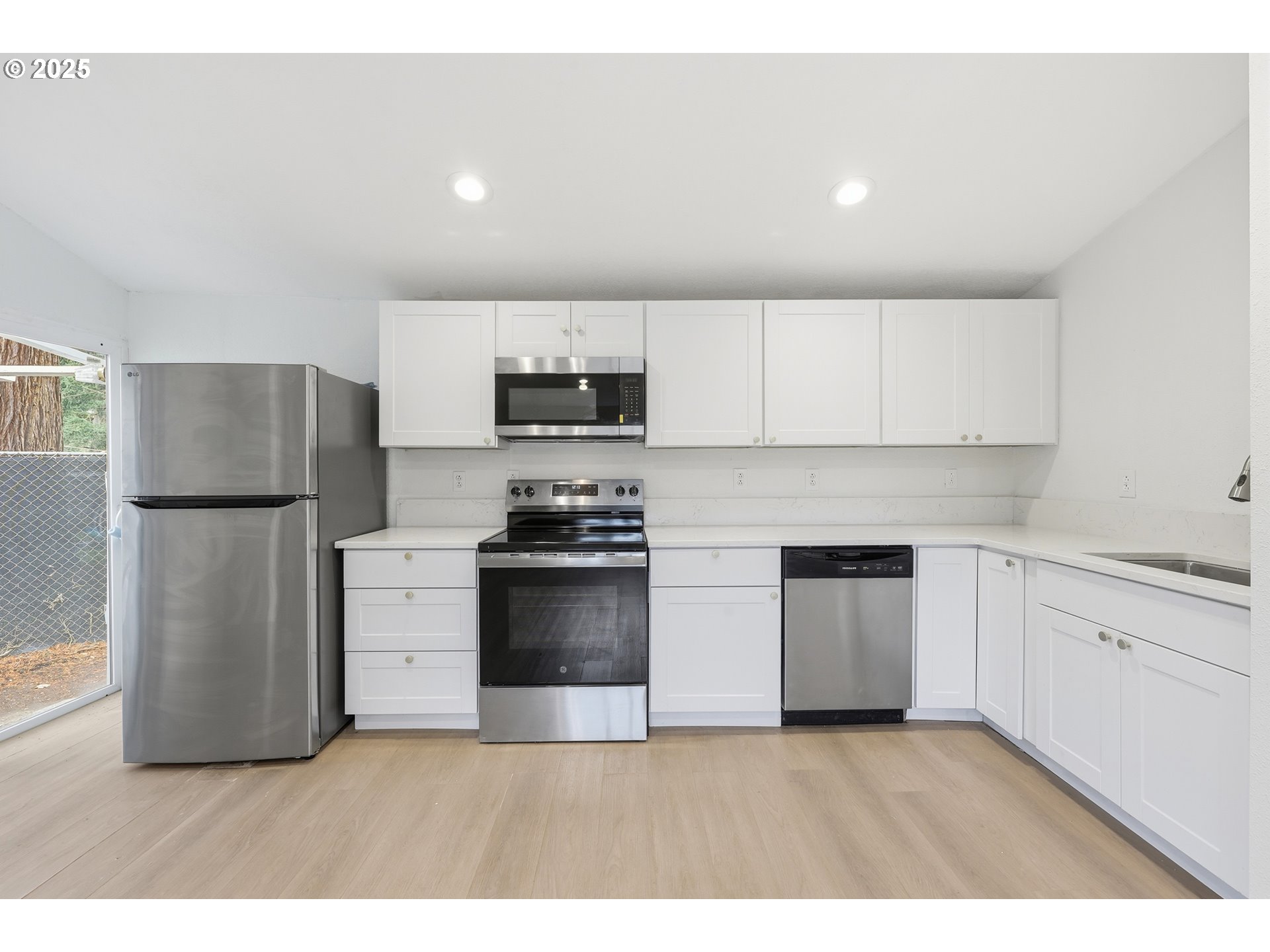 2004 Southeast 143rd Avenue Portland, OR 97233 - Photo 11 of 35