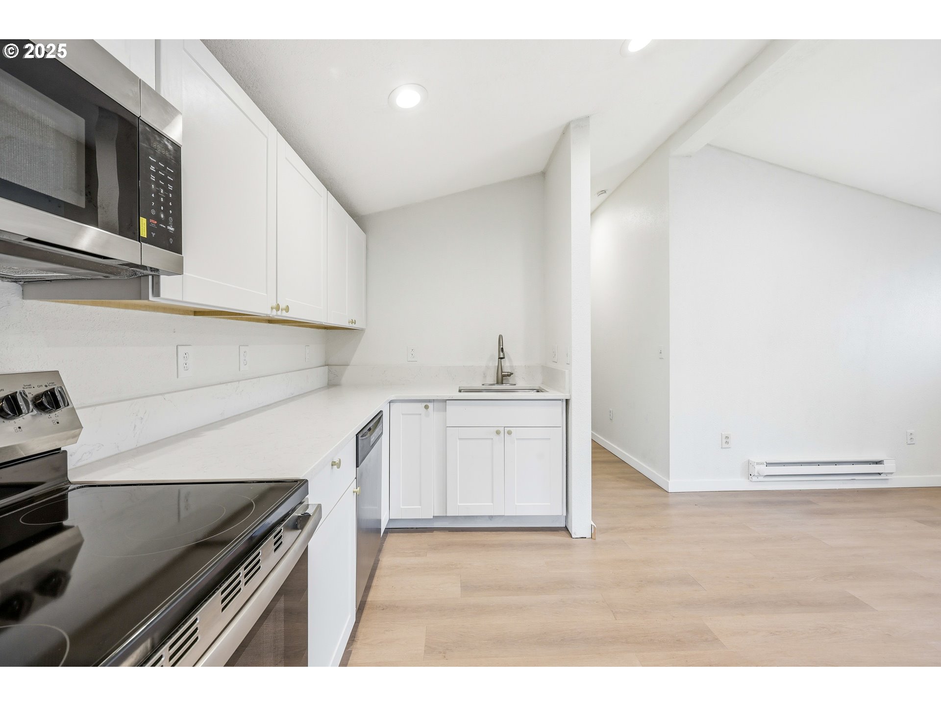 2004 Southeast 143rd Avenue Portland, OR 97233 - Photo 12 of 35