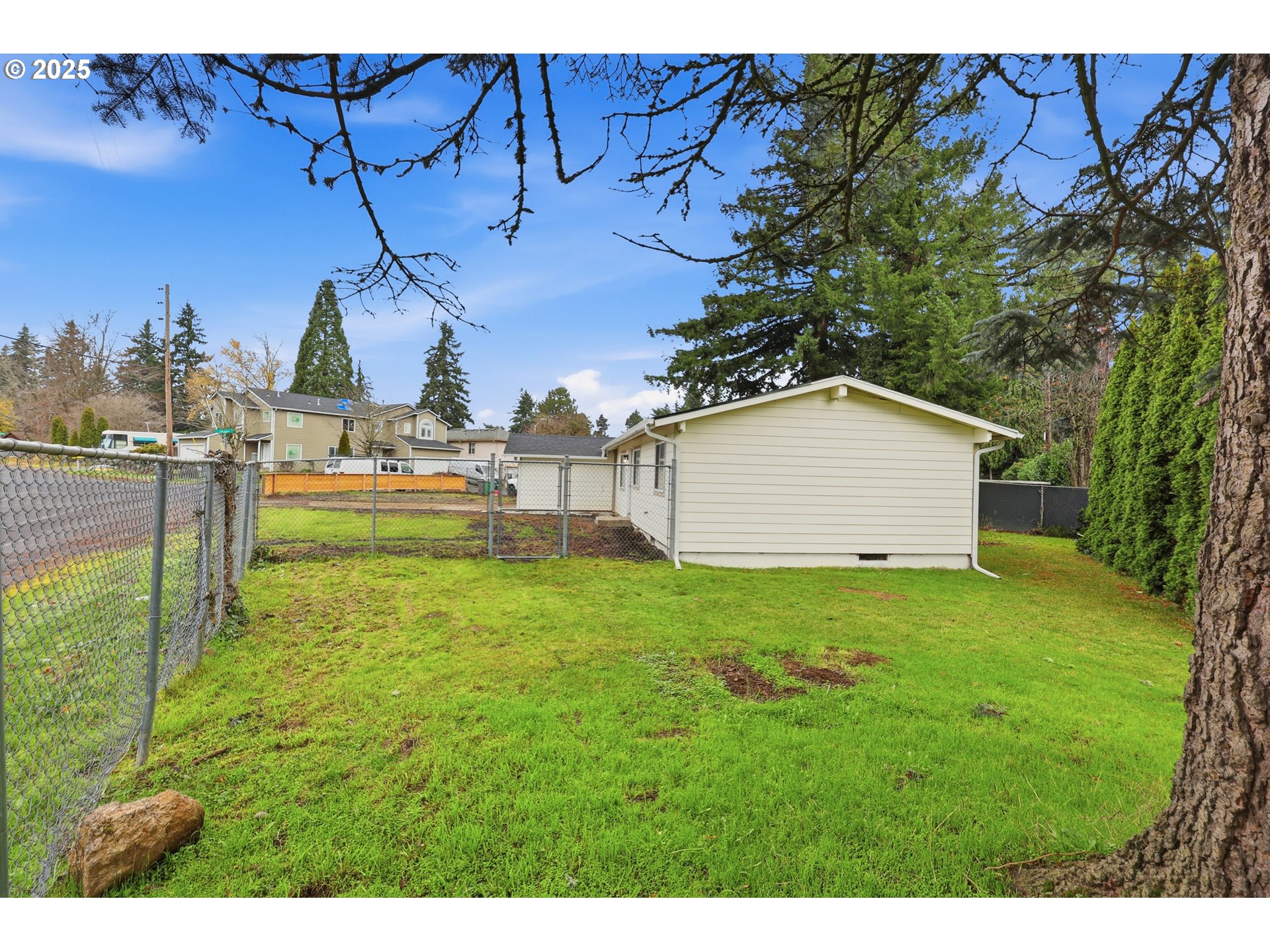 2004 Southeast 143rd Avenue Portland, OR 97233 - Photo 22 of 35