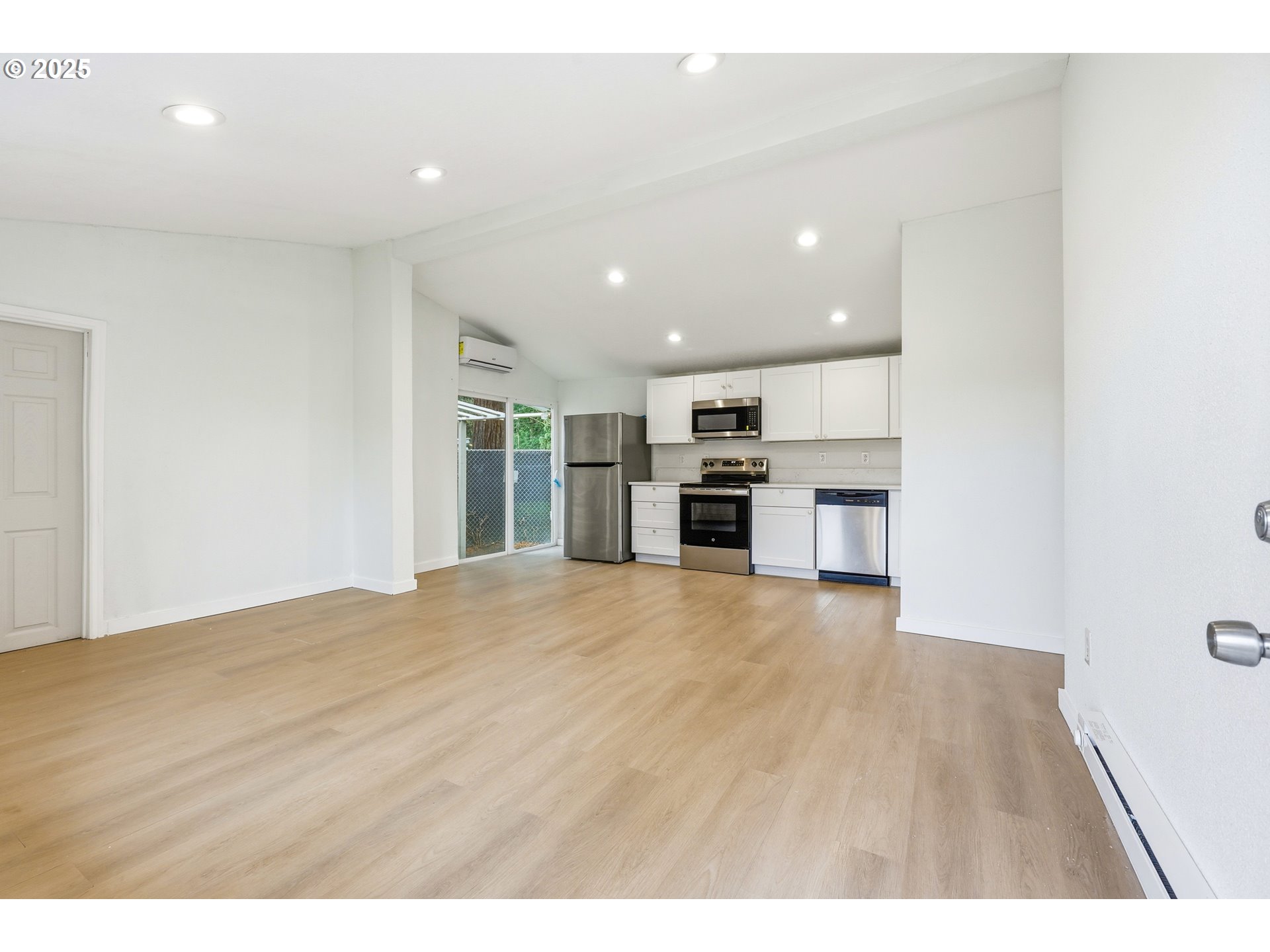 2004 Southeast 143rd Avenue Portland, OR 97233 - Photo 7 of 35