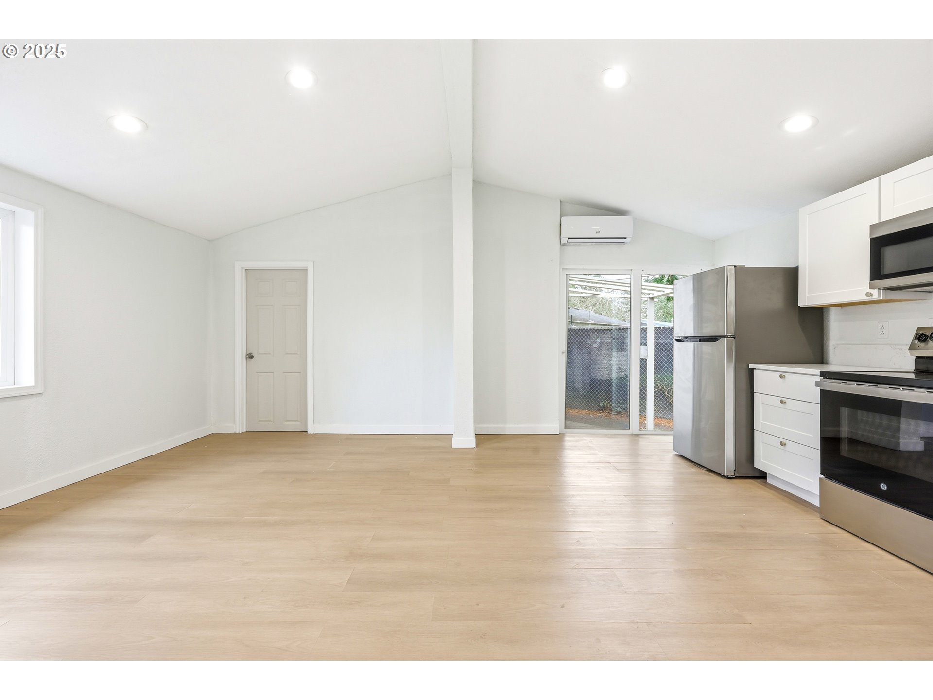 2004 Southeast 143rd Avenue Portland, OR 97233 - Photo 8 of 35