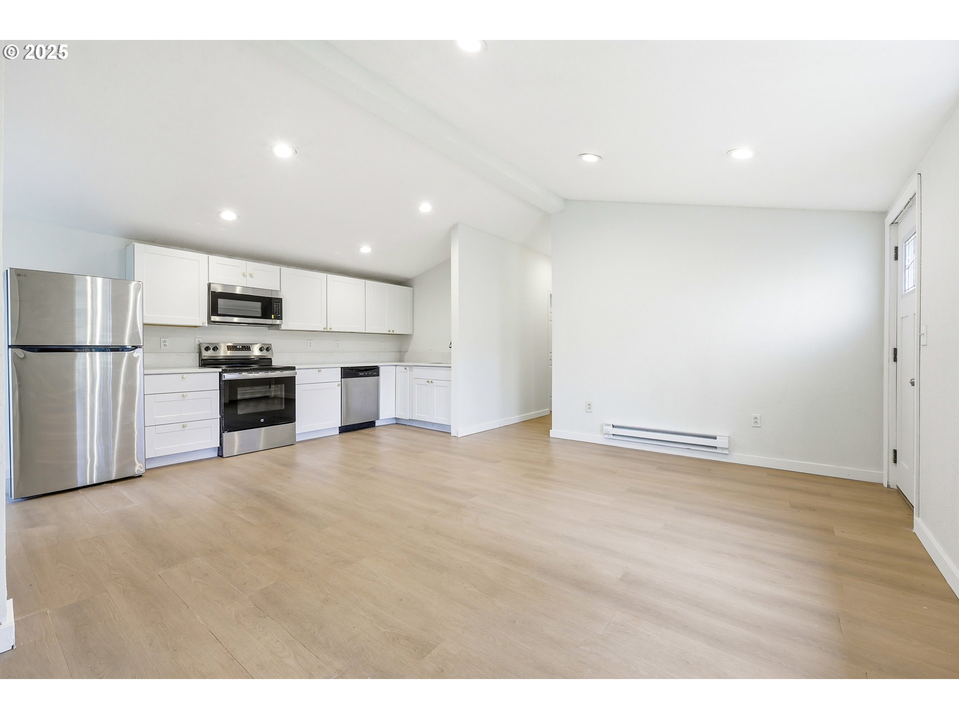 2004 Southeast 143rd Avenue Portland, OR 97233 - Photo 10 of 35