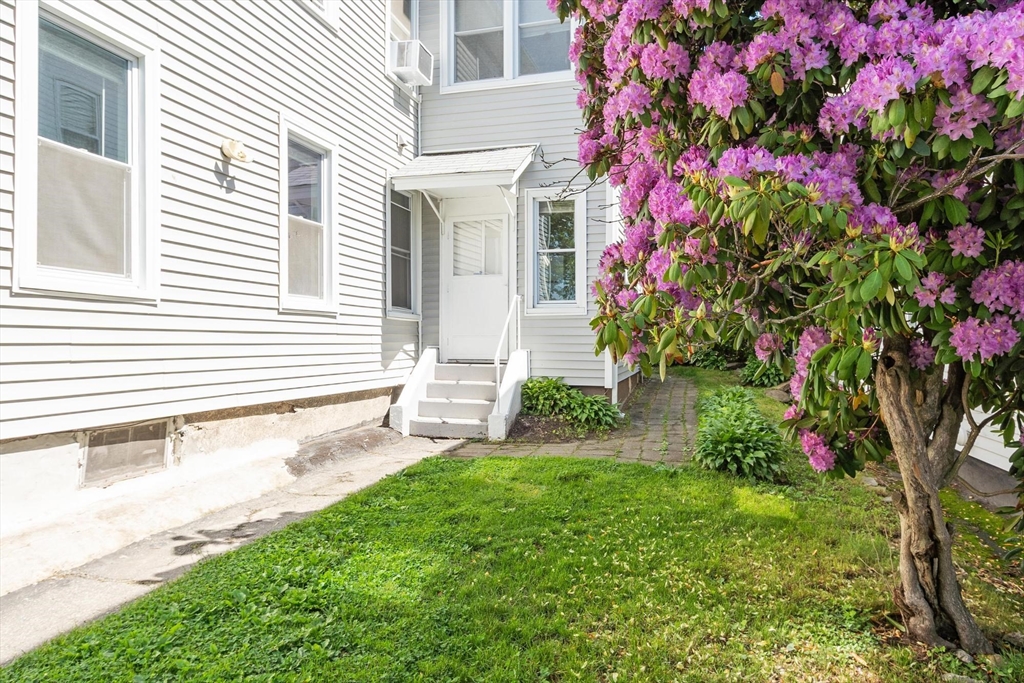 16 Doane Street Worcester, MA 01607 - Photo 2 of 42